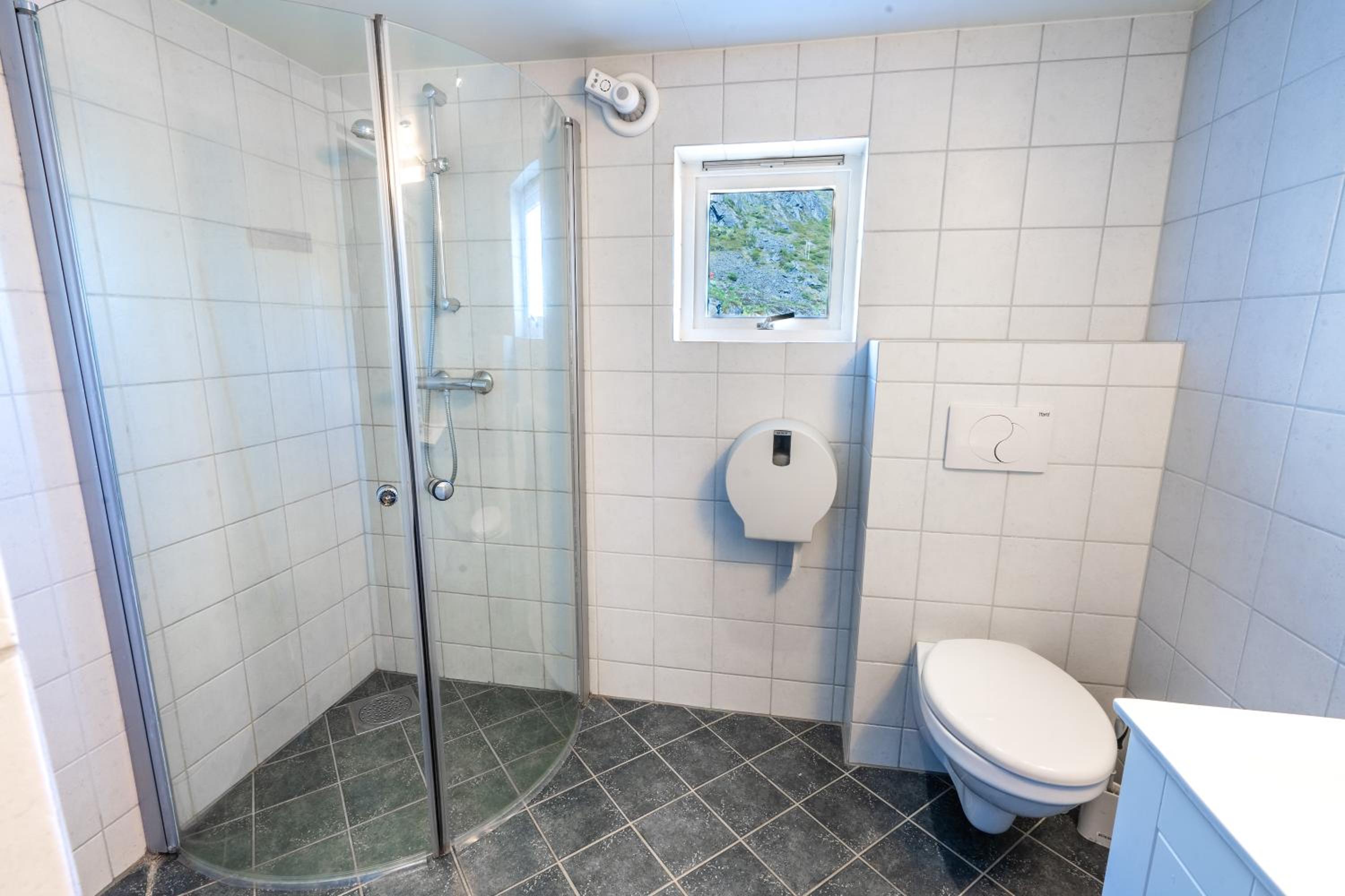 Sea View Three-Bedroom House - Photo 2