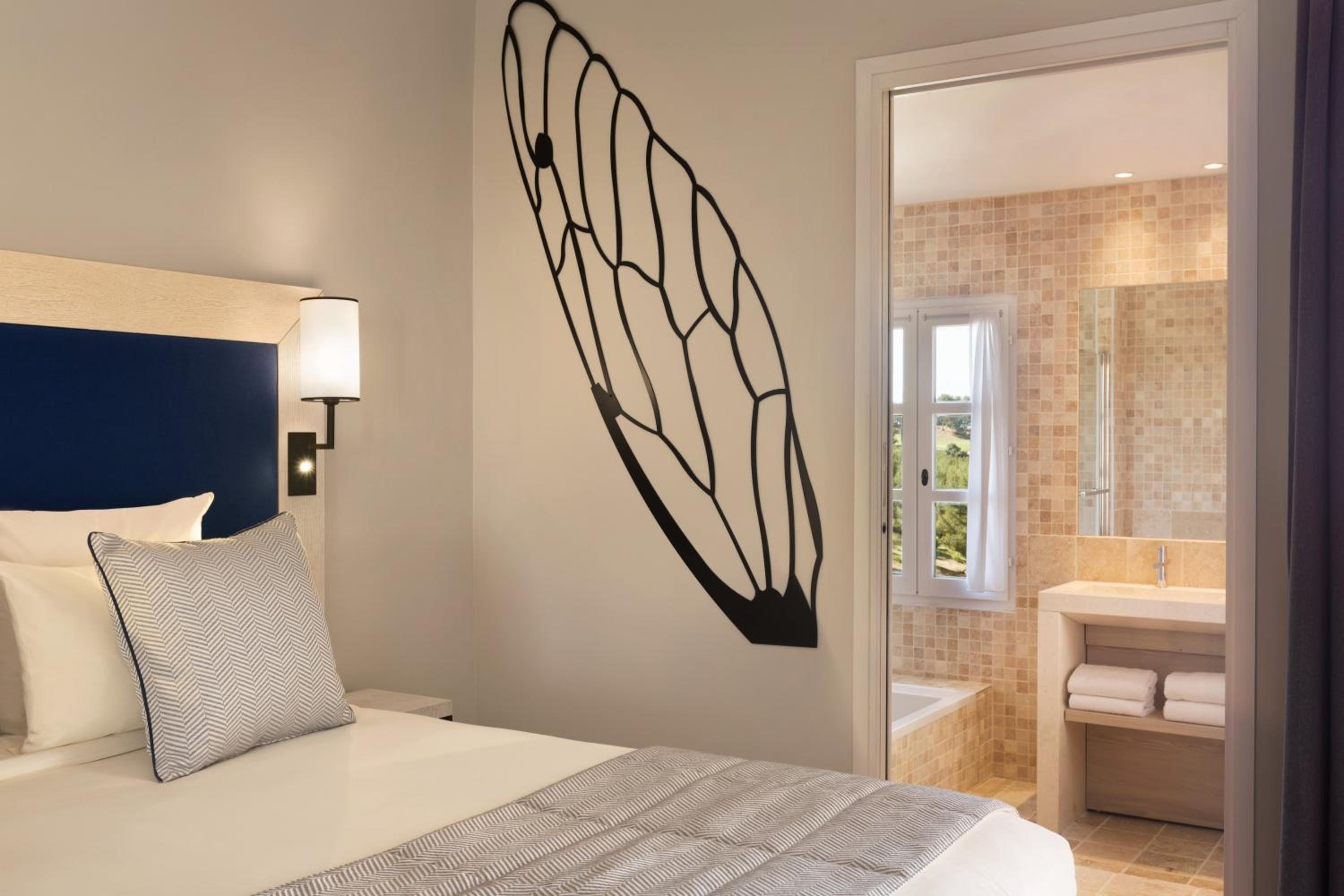 Deluxe Room with Sea and Golf Course View - Photo 6