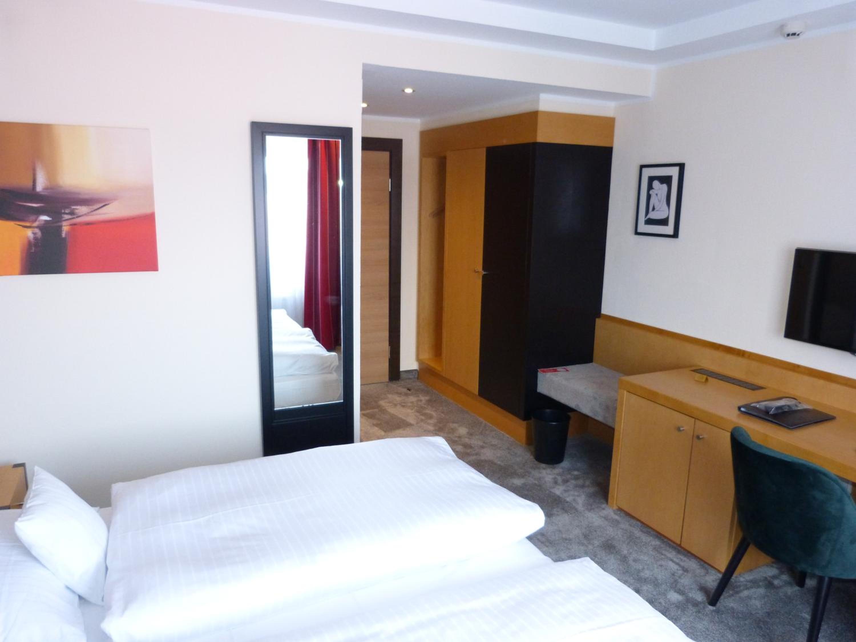 Standard Double Room - Photo 3