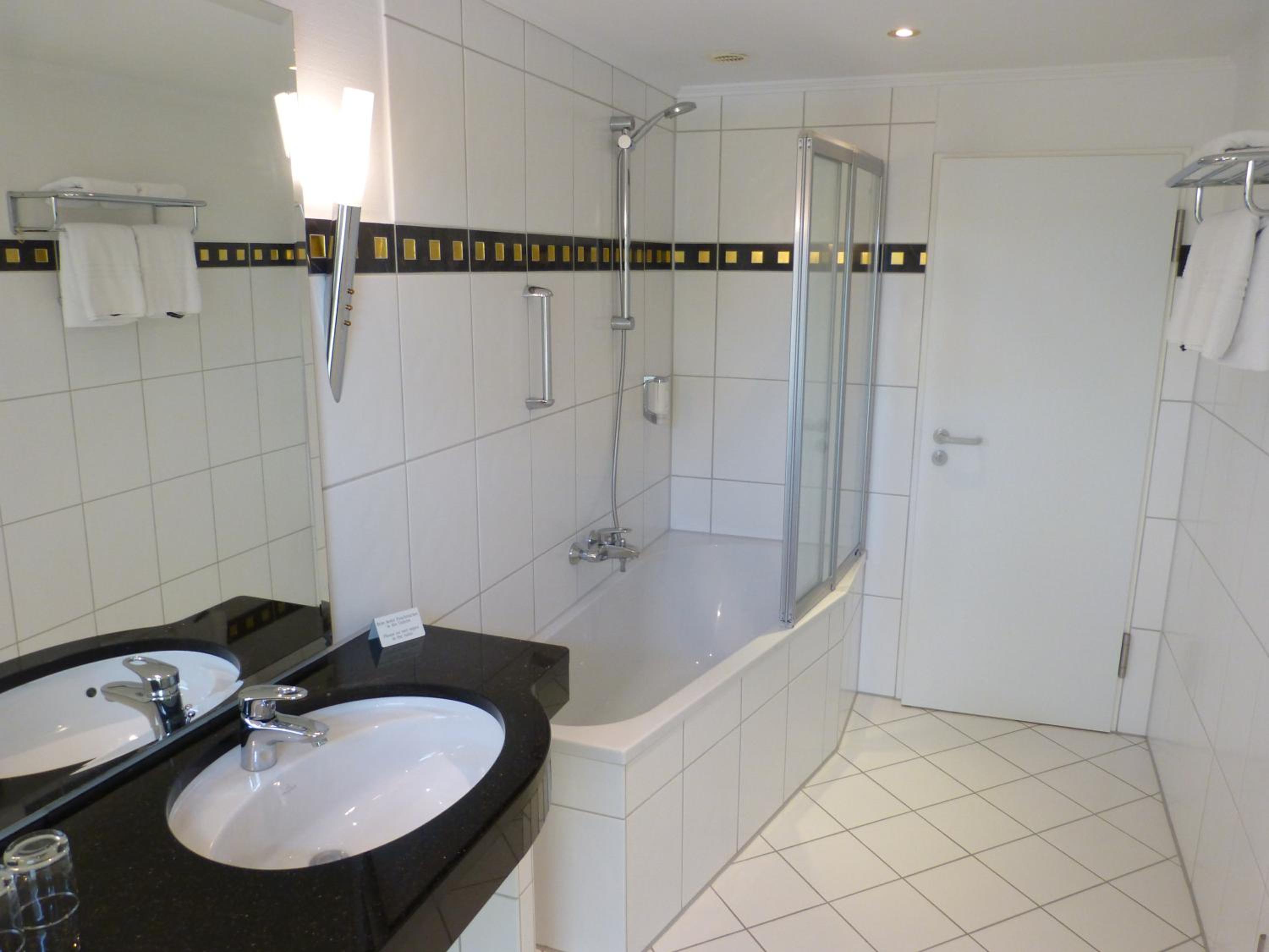 Suite - Photo 3
