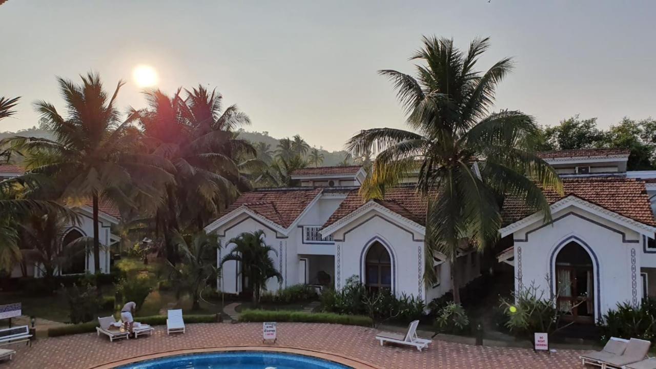Three-Bedroom Villa with Pool View - Photo 8