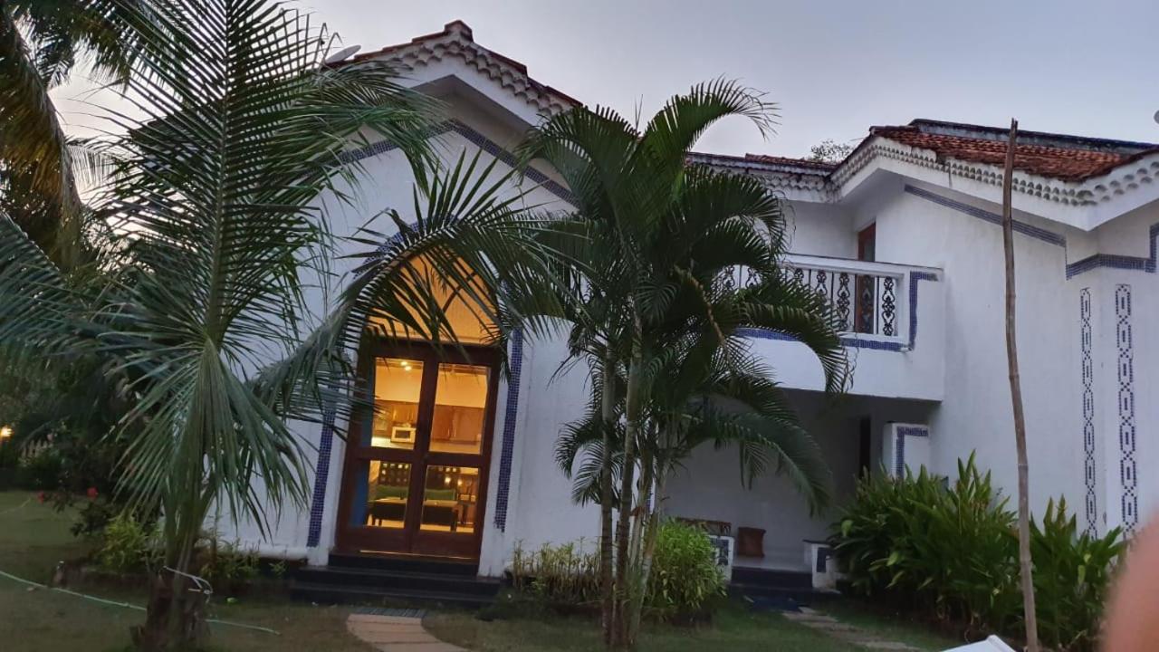 Three-Bedroom Villa with Pool View - Photo 12