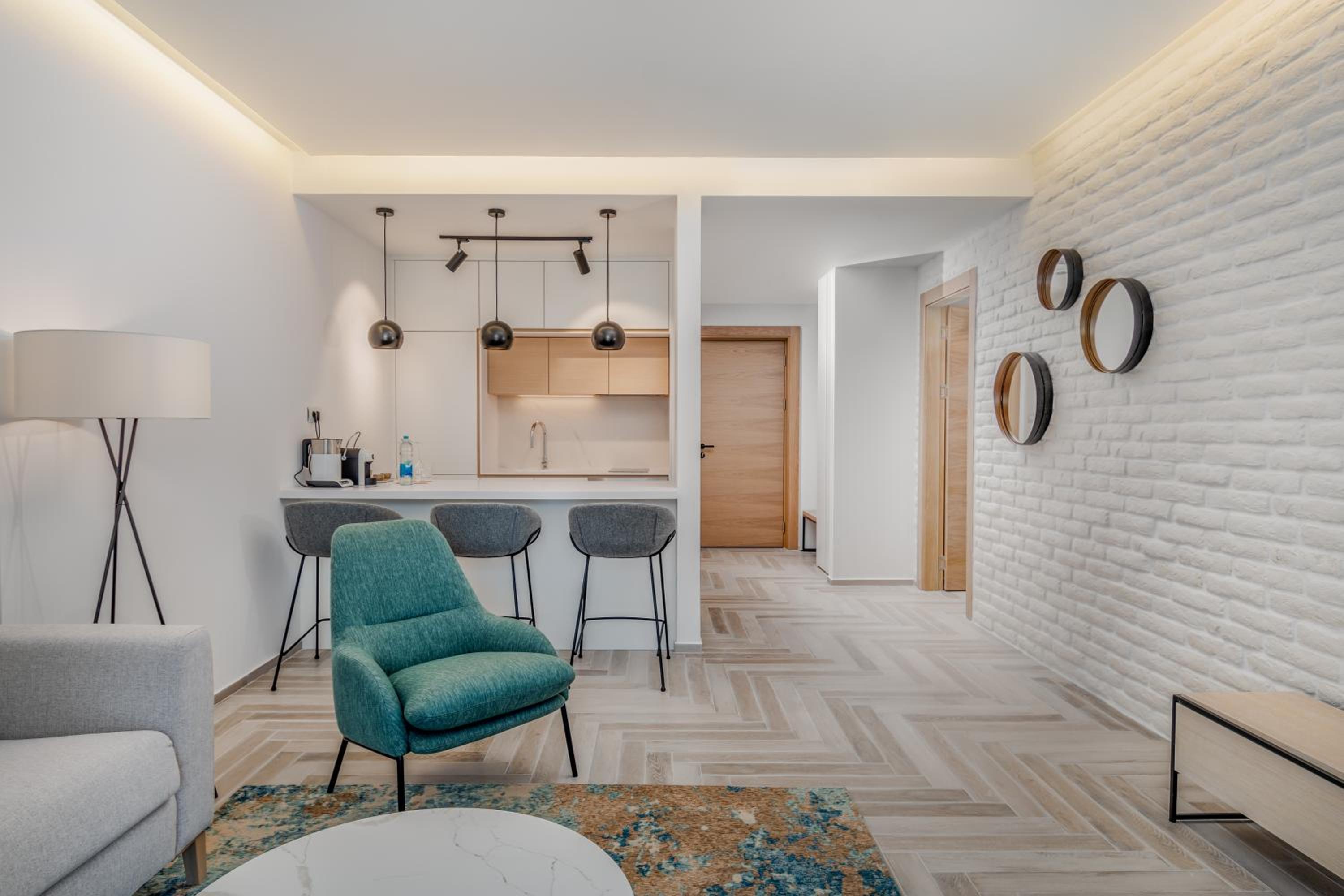Suite with Balcony and Sea View - Contemporary Building