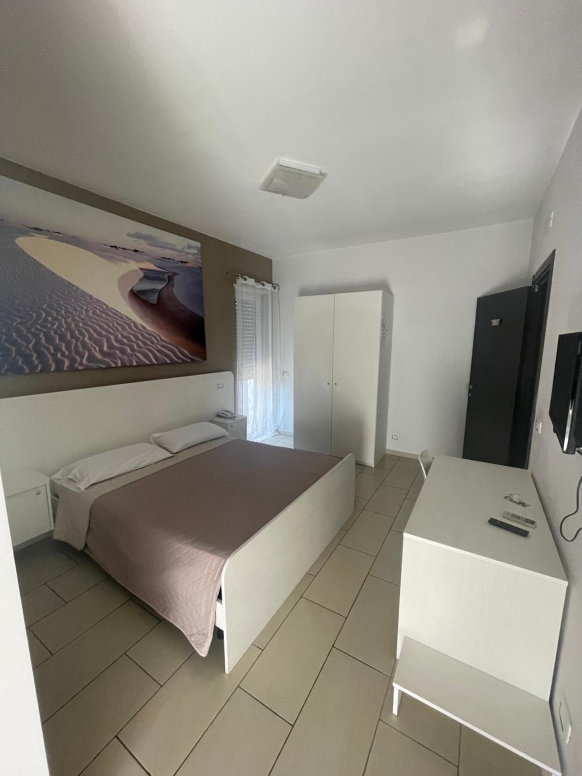 Double Room with Private Bathroom - Photo 5