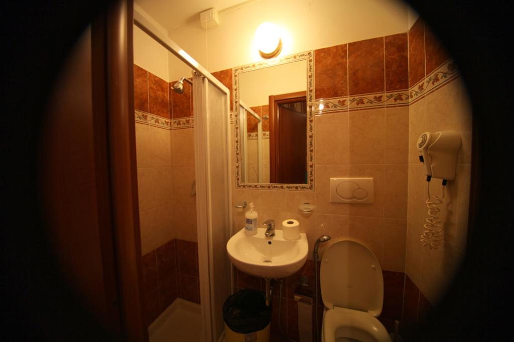 Economy Double Room photo 3