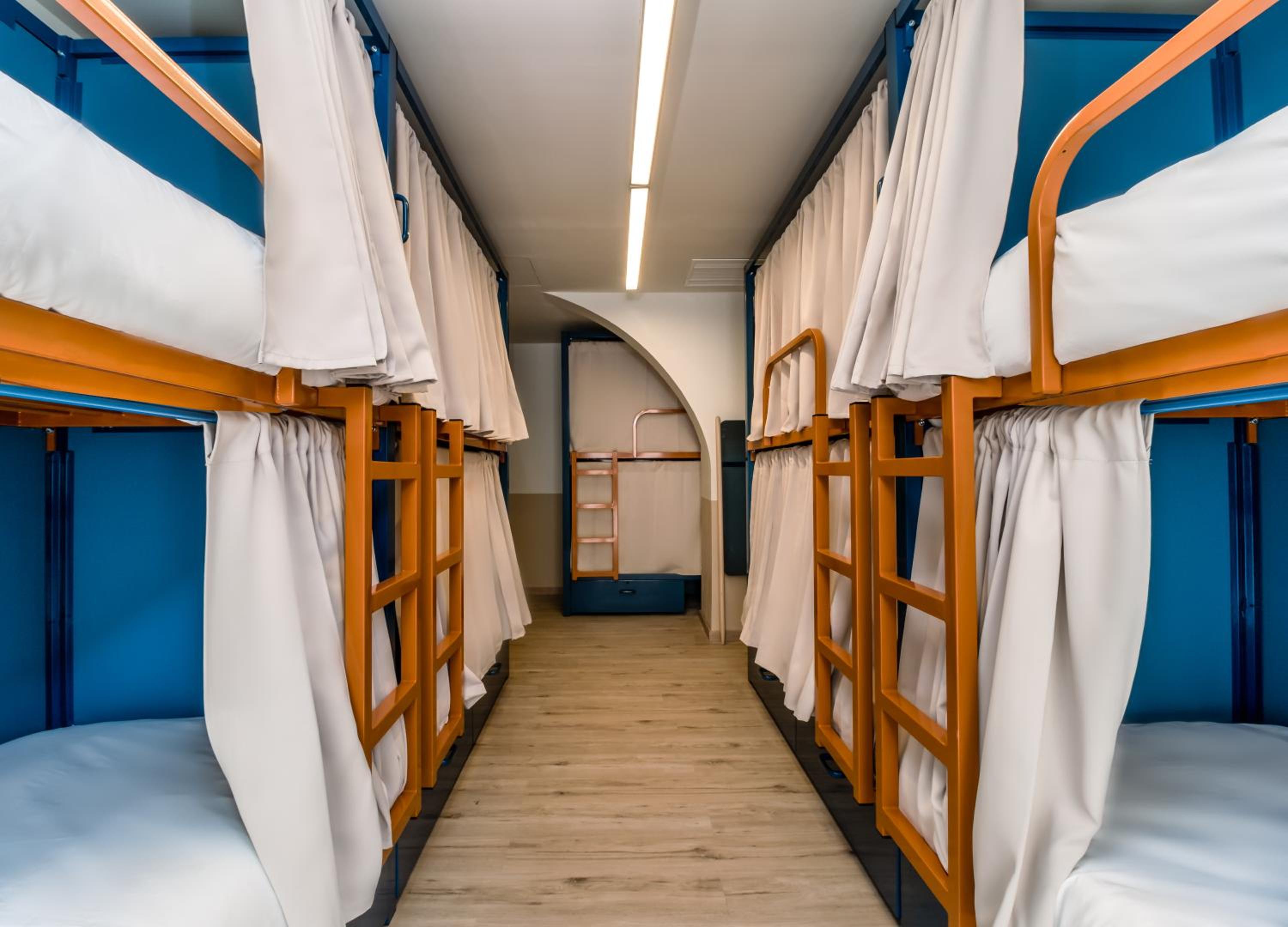 10-Bed Mixed Dormitory Room photo 2