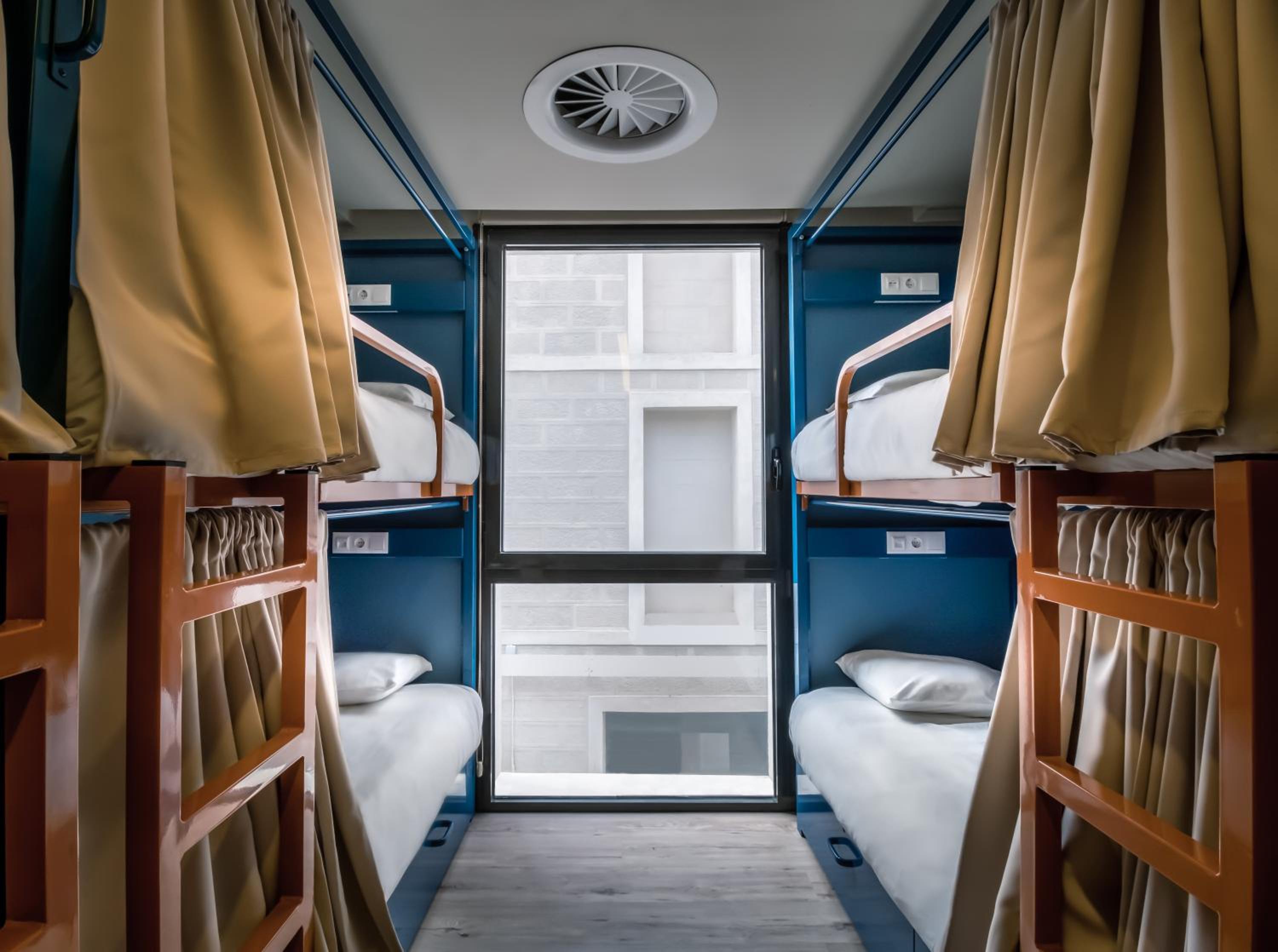 Bed in 8-Bed Mixed Dormitory Ensuite Room photo 2