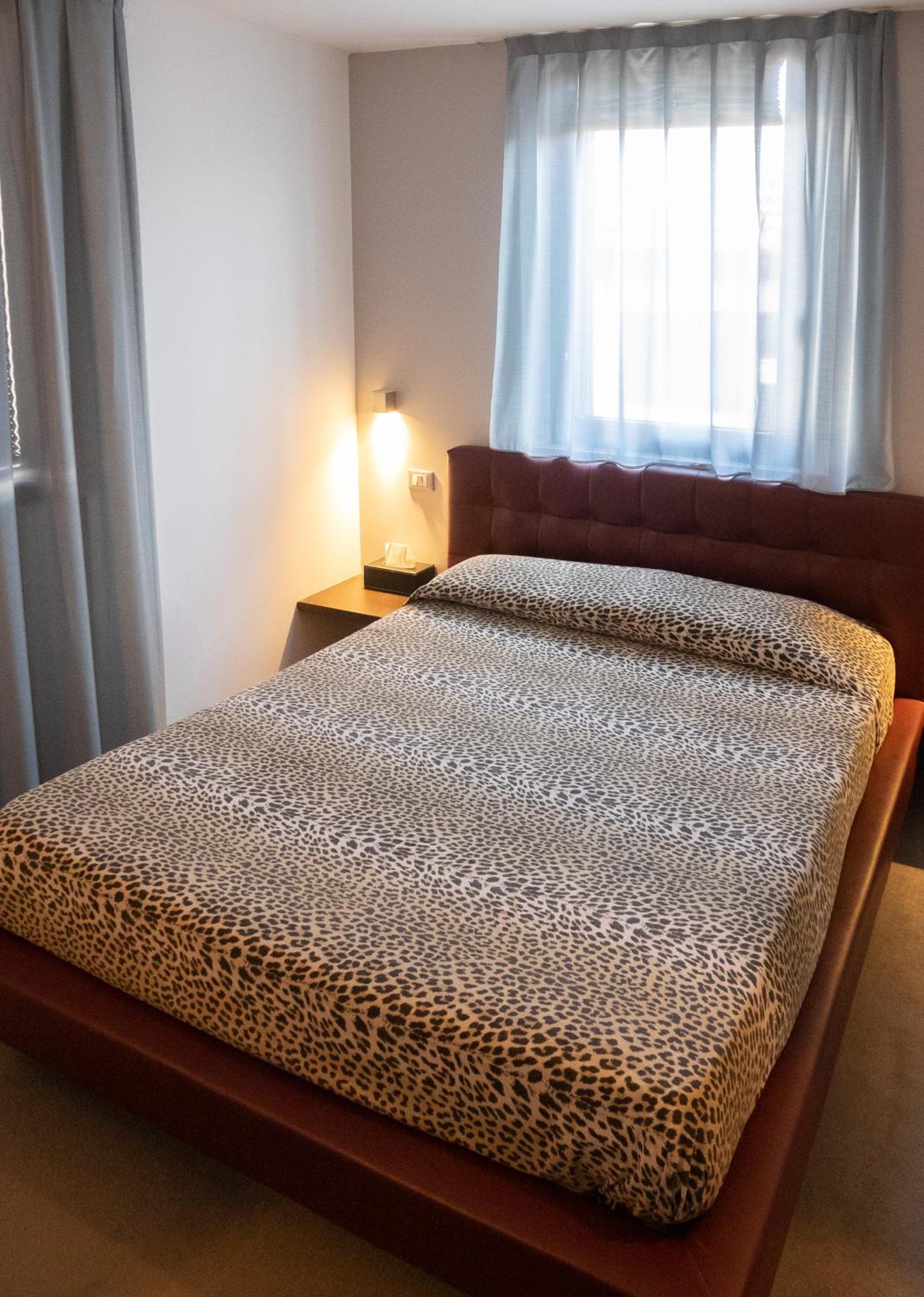Standard Double Room - Photo 15