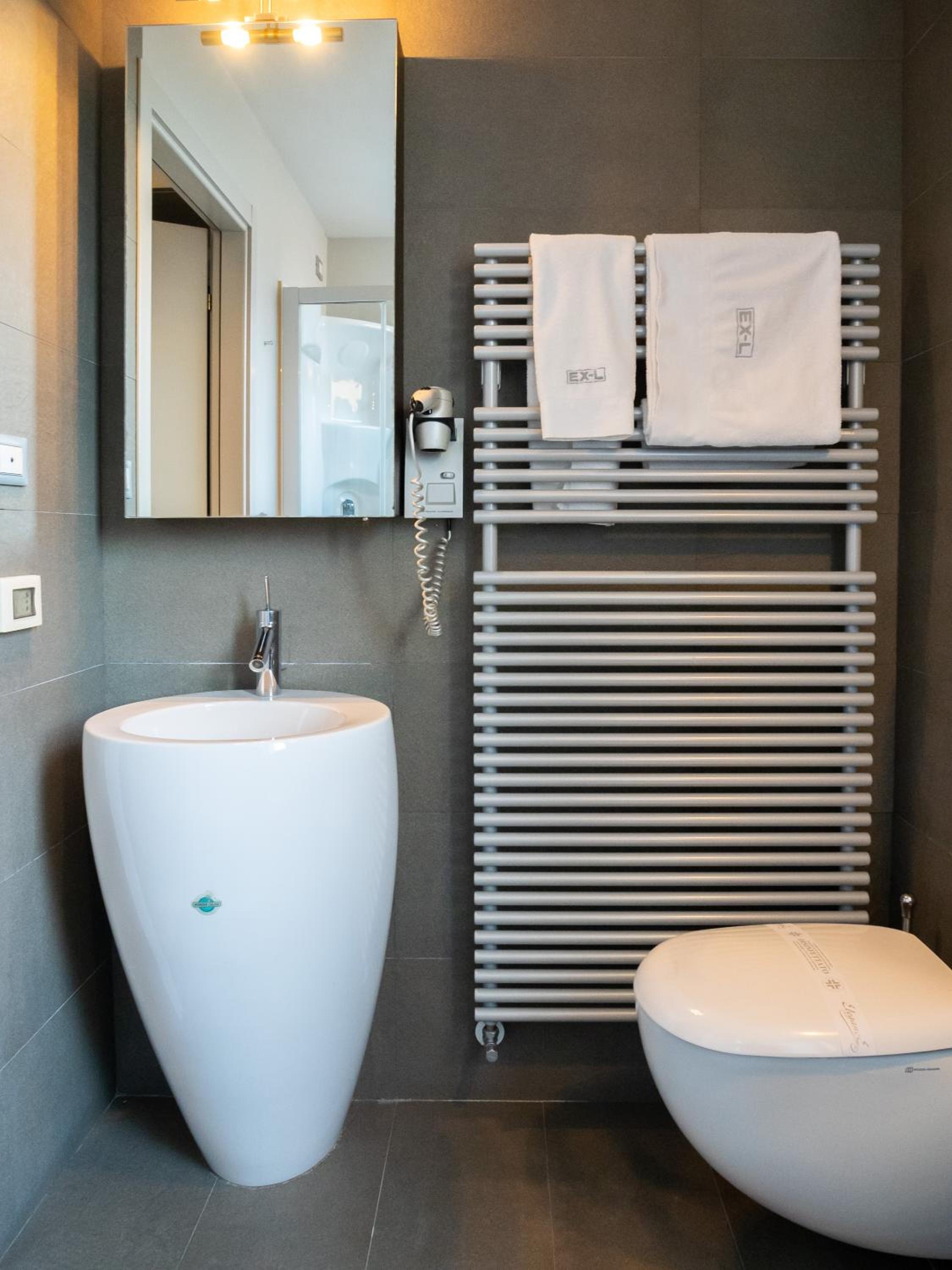 Standard Double Room - Photo 18