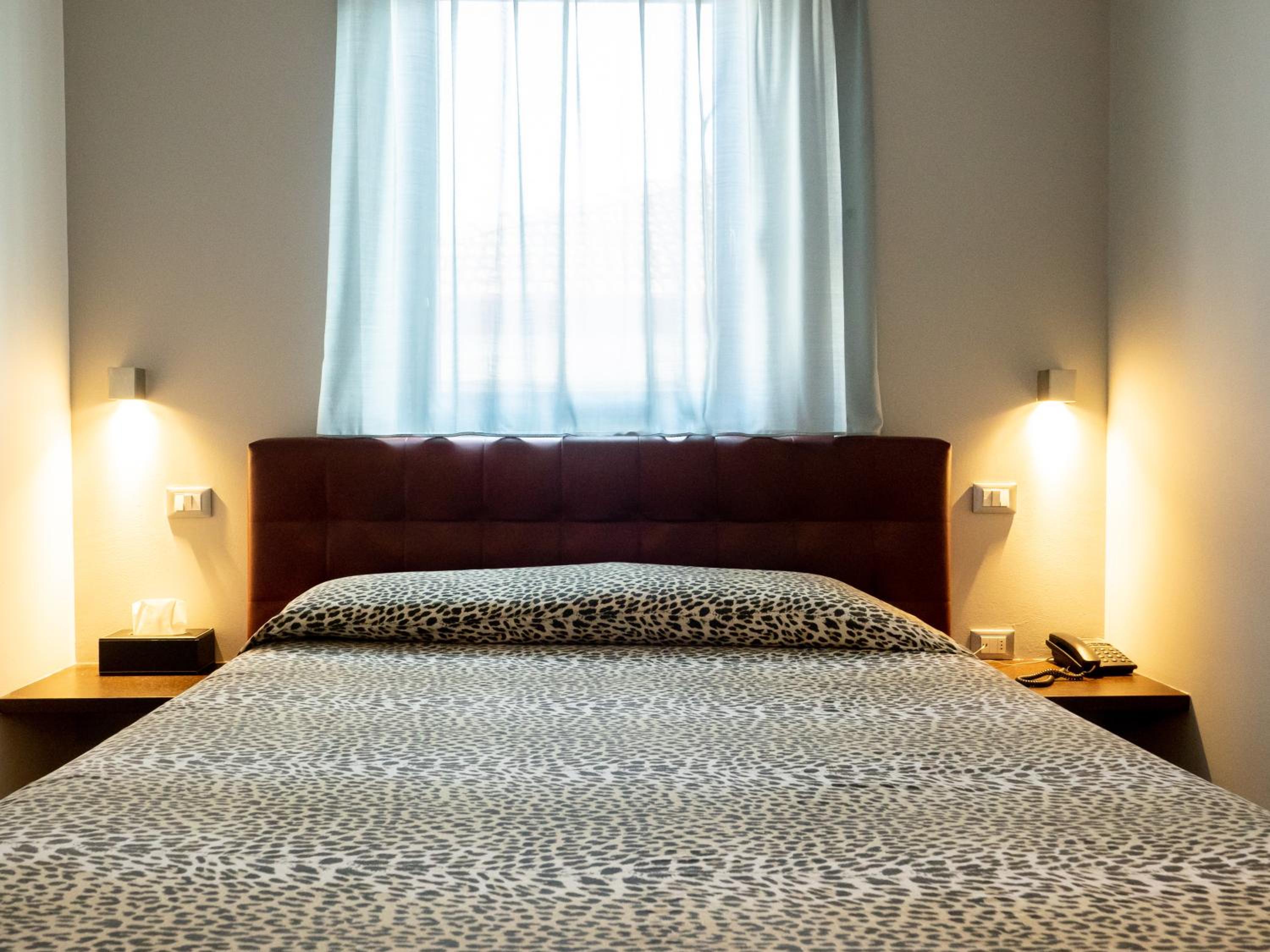 Standard Double Room - Photo 16