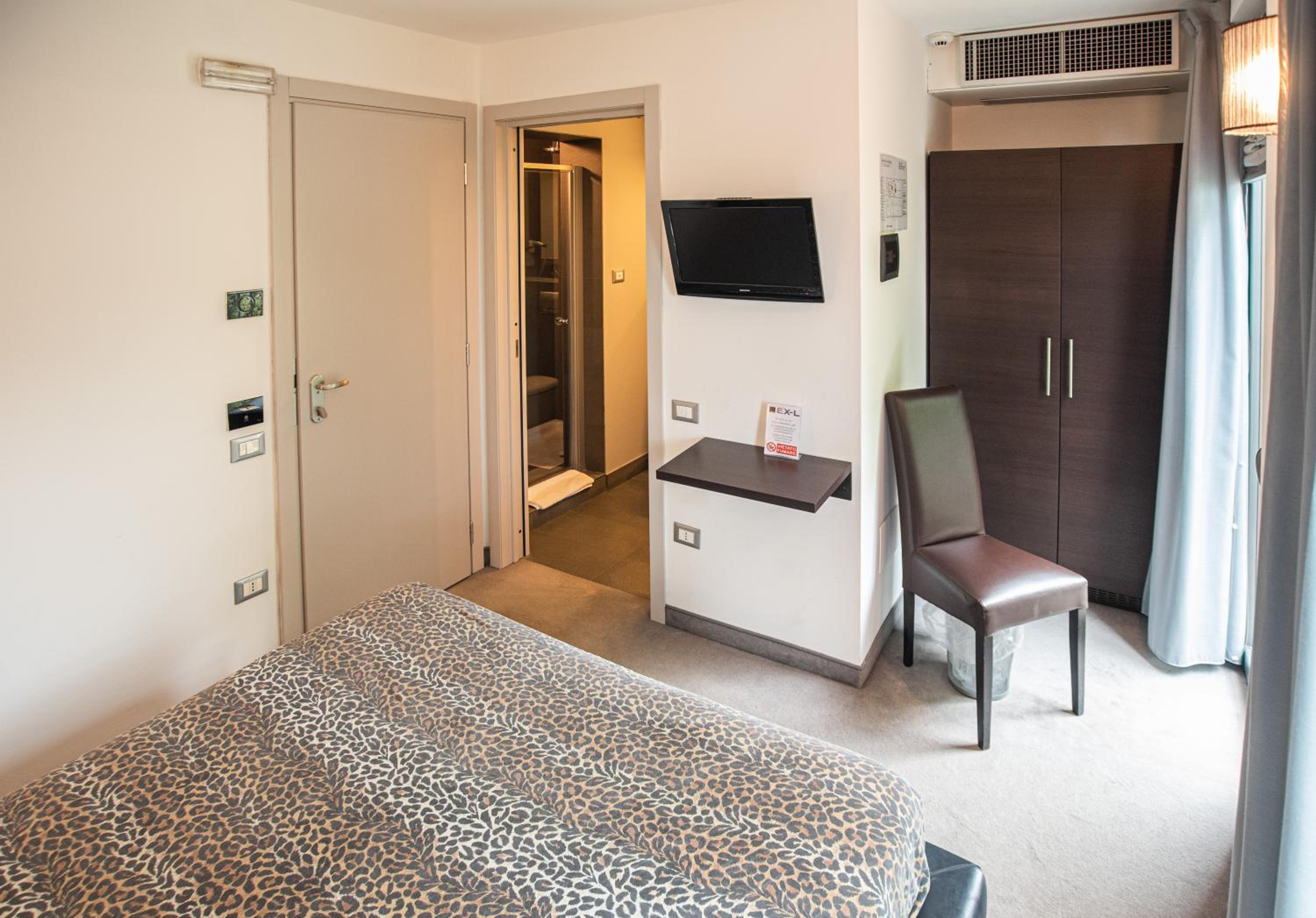 Standard Double Room - Photo 5