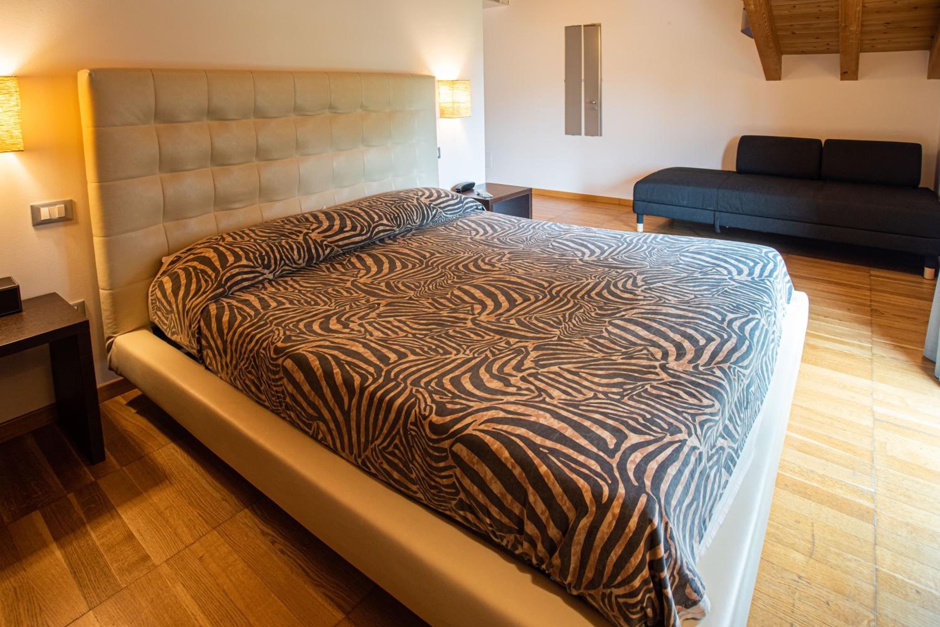 Standard Double Room - Photo 17
