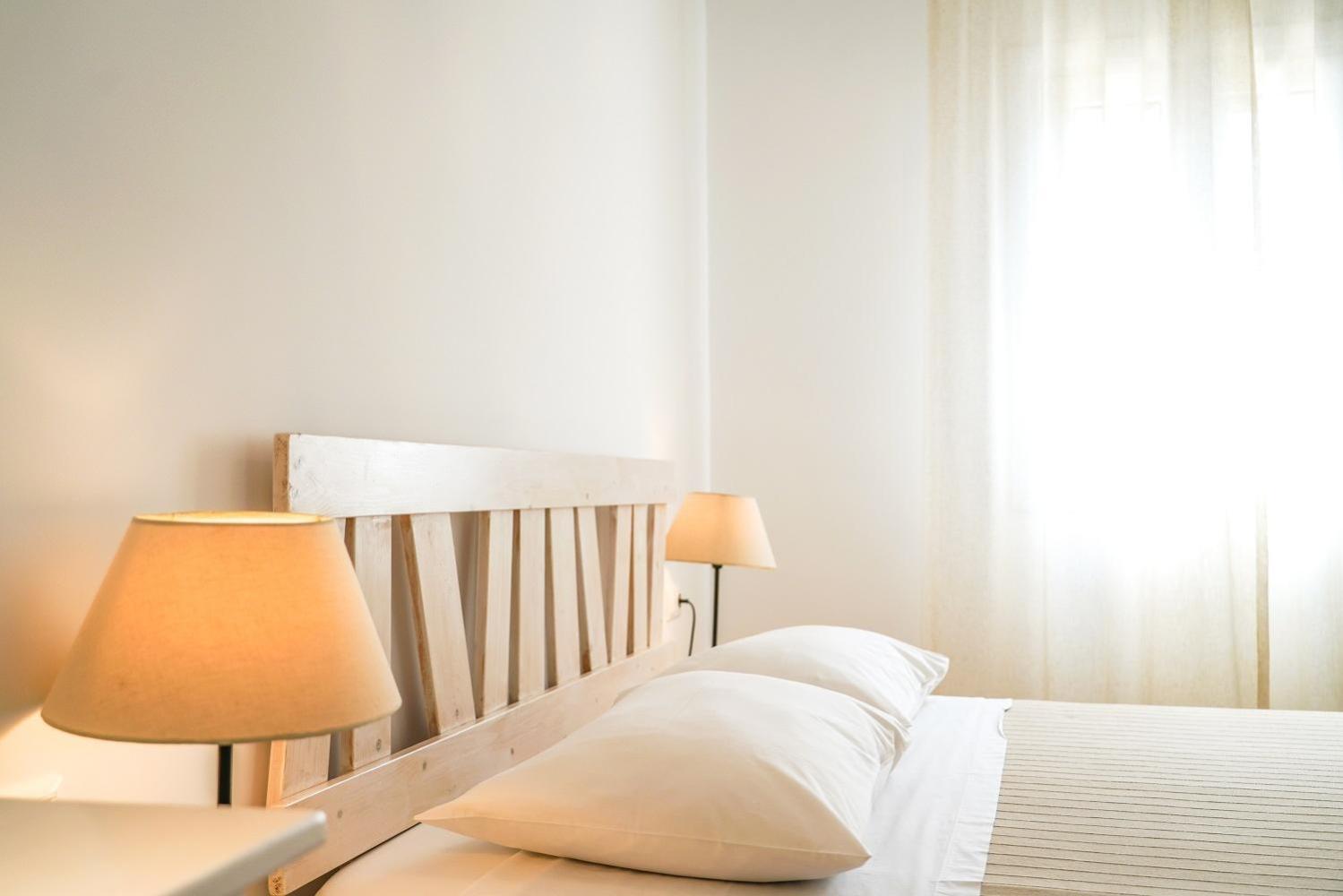Deluxe King Suite - Photo 10