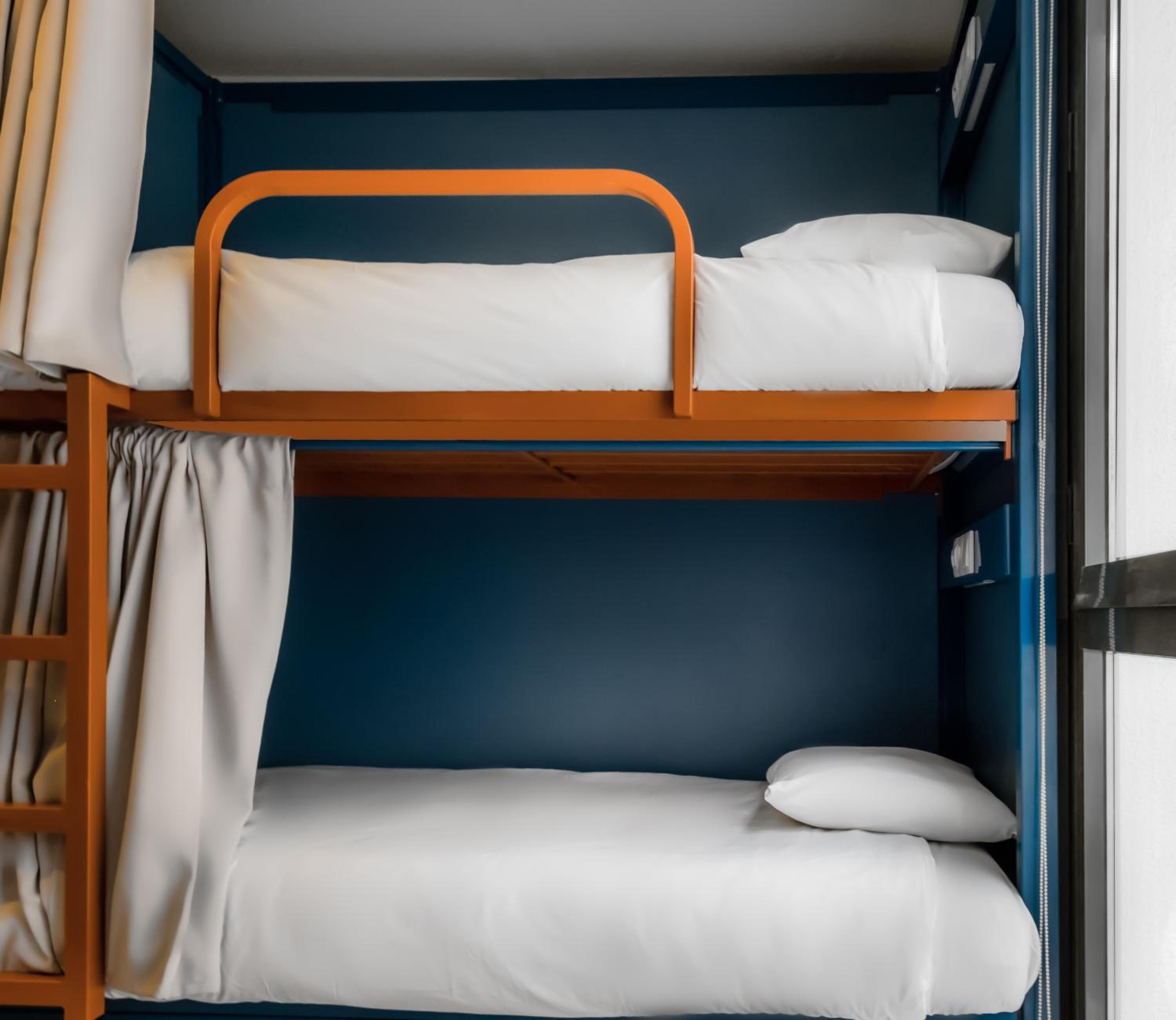 Bed in 10-12 Bed Mixed Dormitory Room photo 2