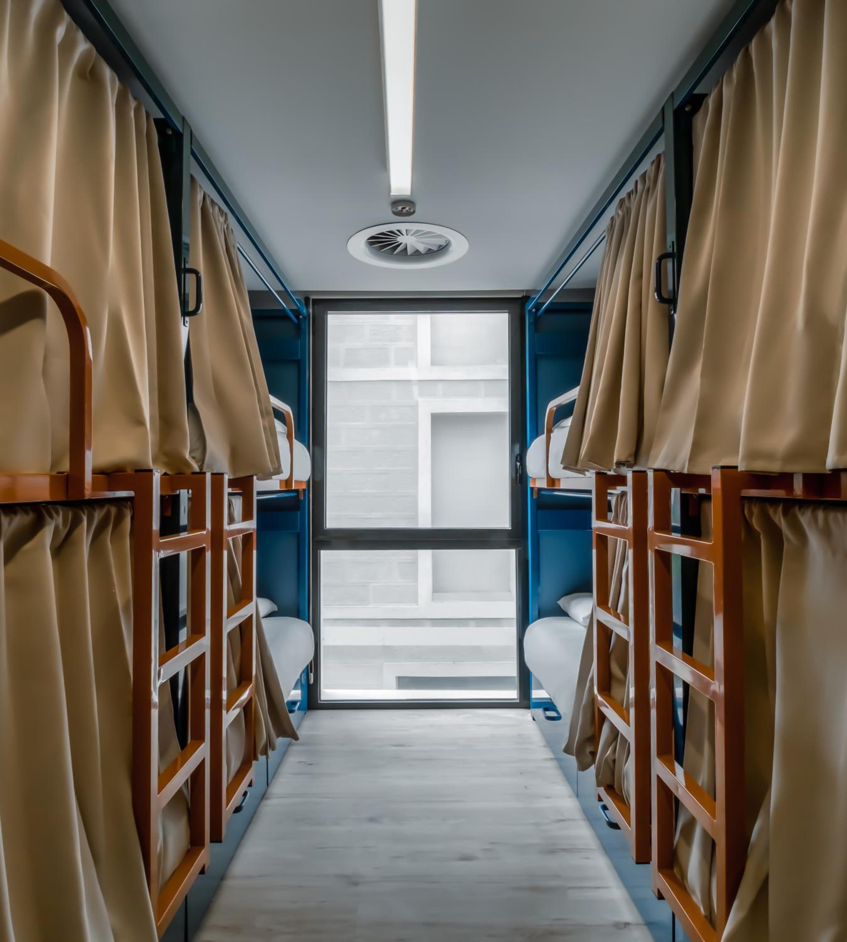 Bed in 8-Bed Mixed Dormitory Ensuite Room photo 3