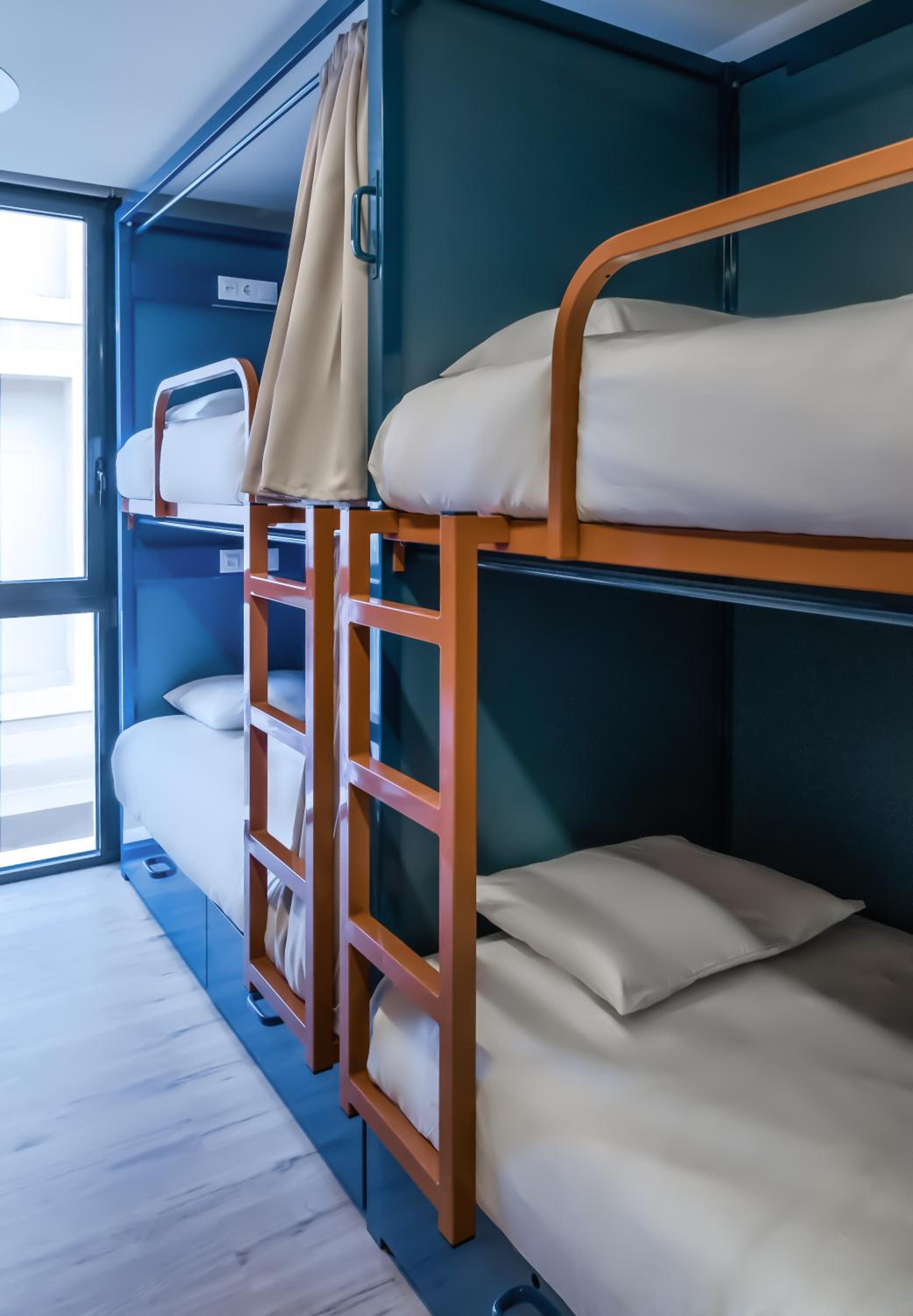 Bed in 4-5 Bed Mixed Dormitory Room photo 3