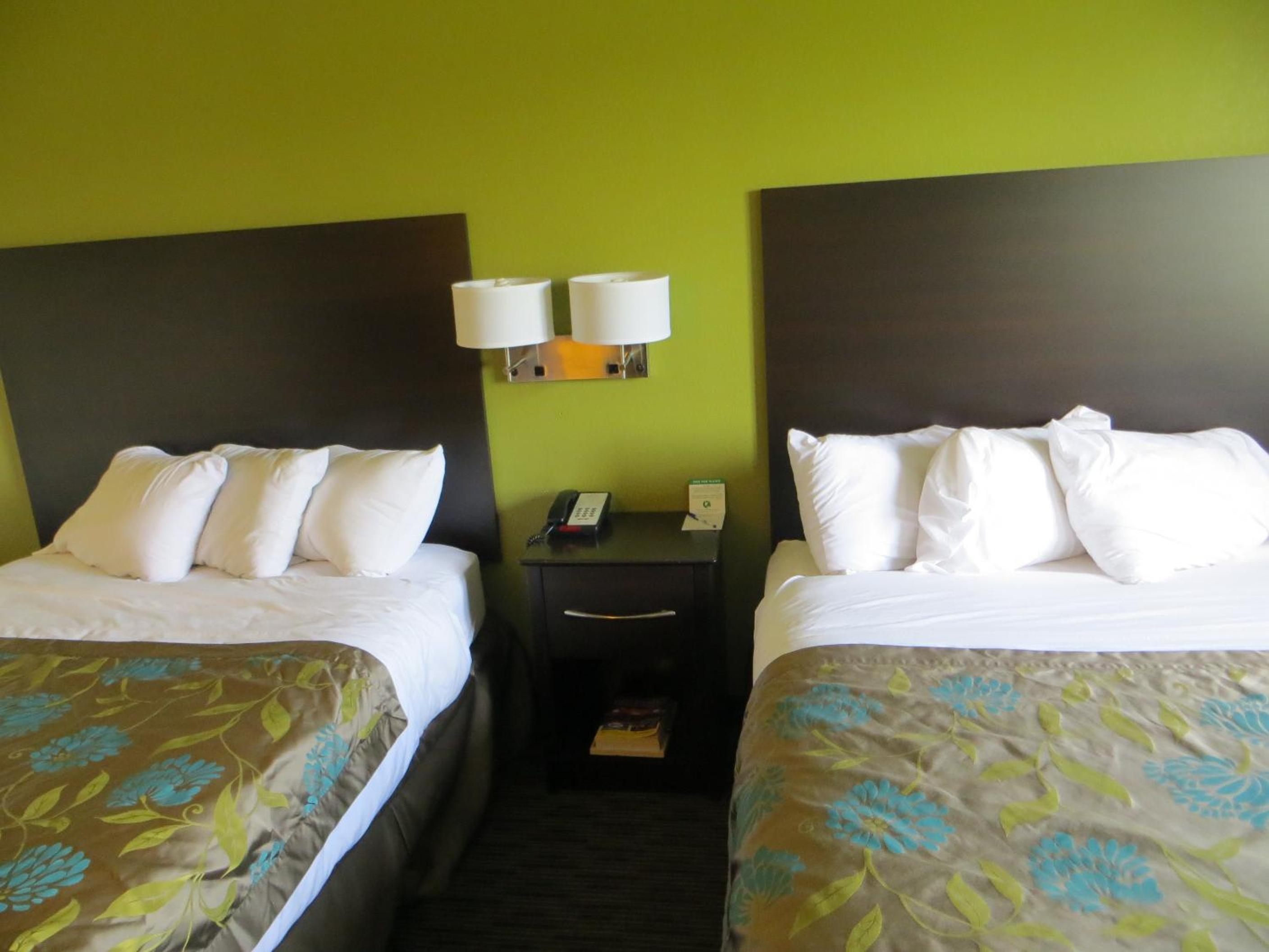 Superior Queen Suite with Two Queen Beds - Non-Smoking - Photo 6