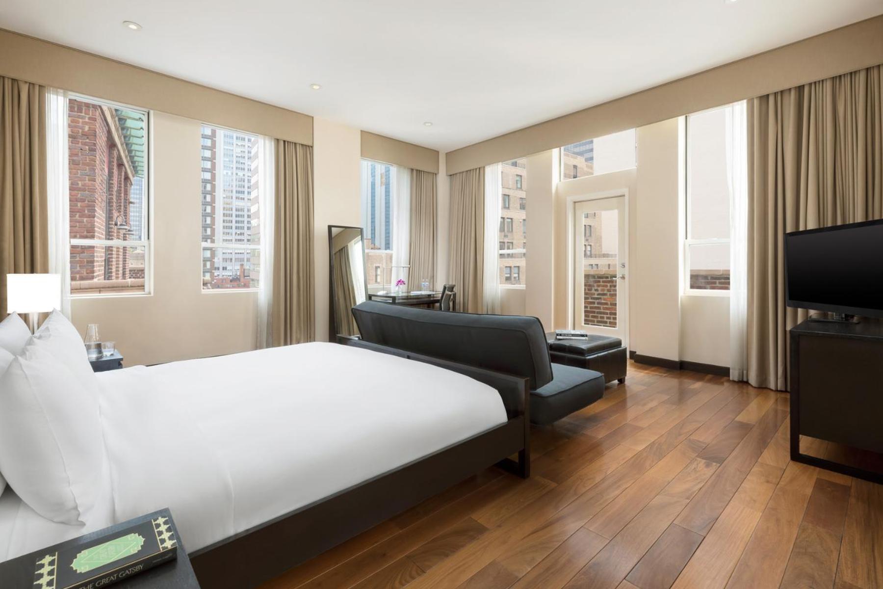 Signature Skyloft Suite thumbnail 6