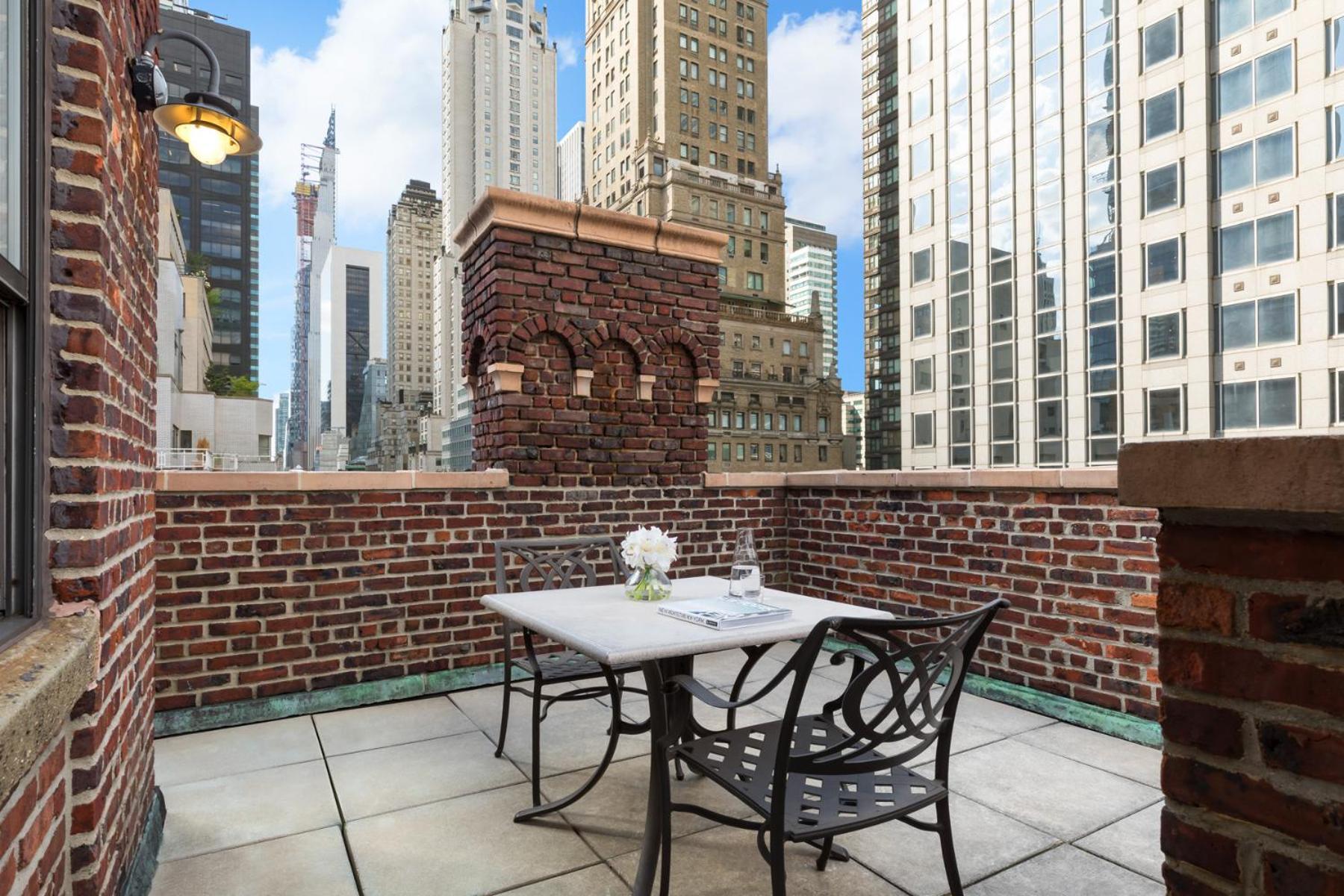 Deluxe Queen with Terrace