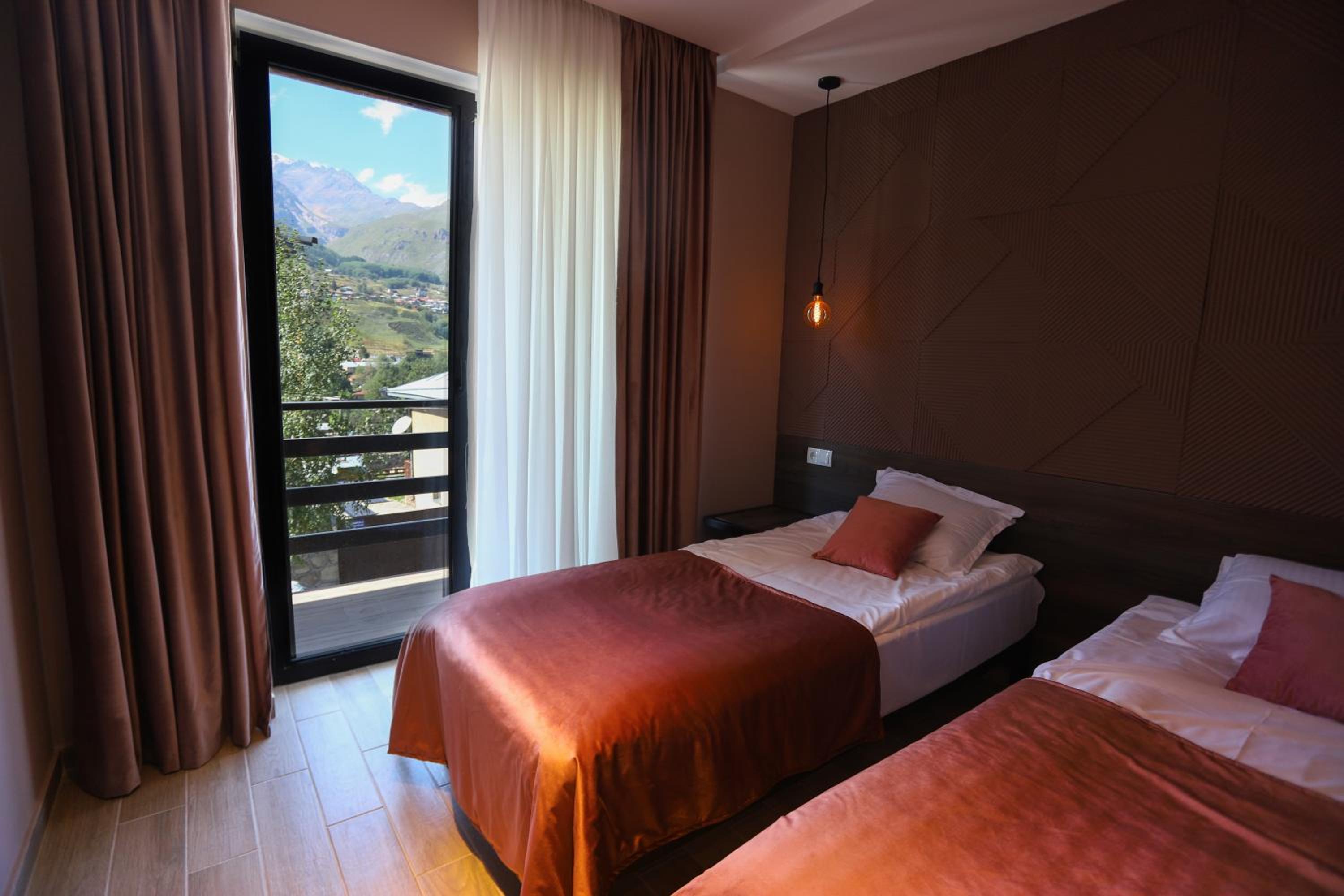 Deluxe Twin Room - Photo 9