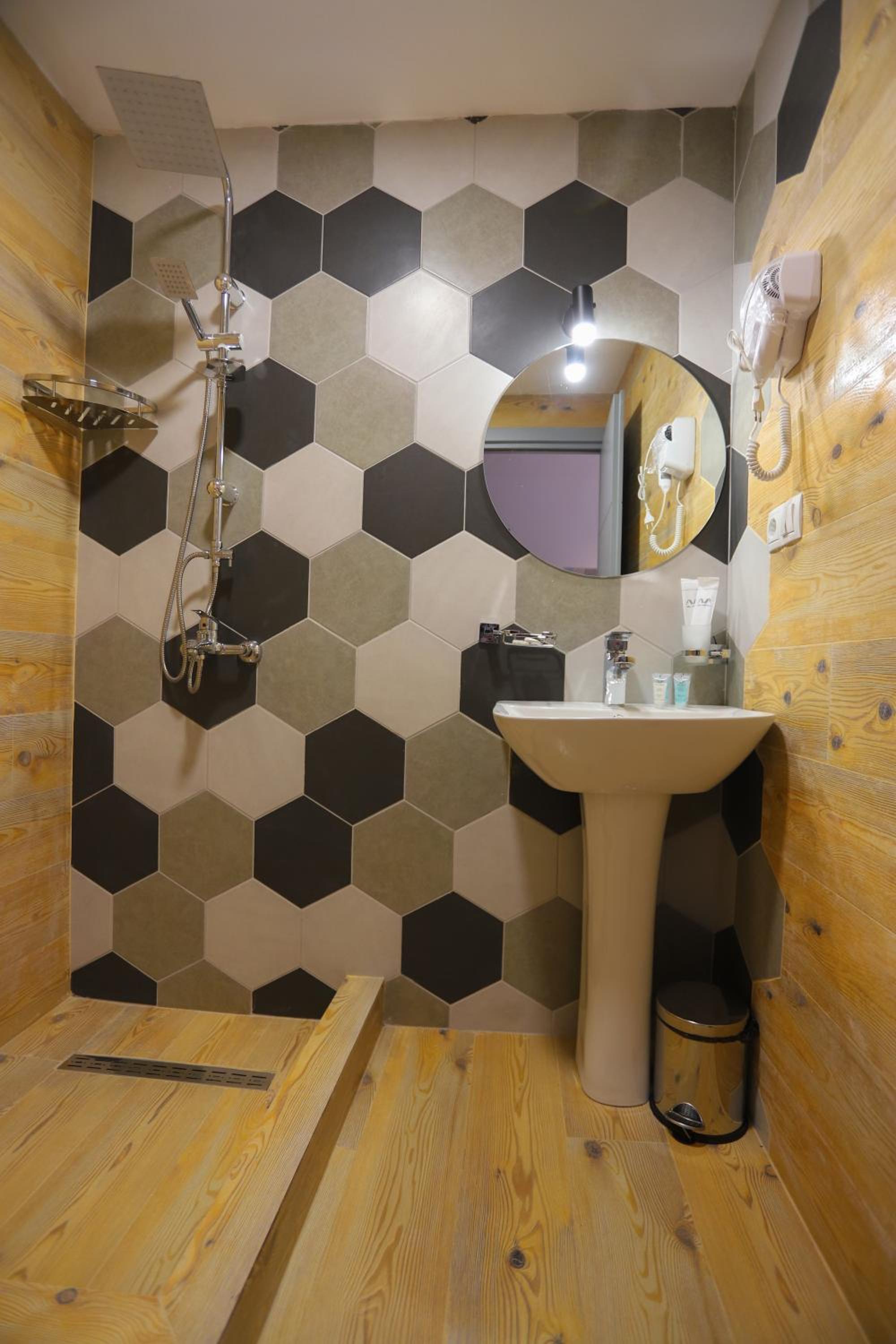 Deluxe Twin Room - Photo 16