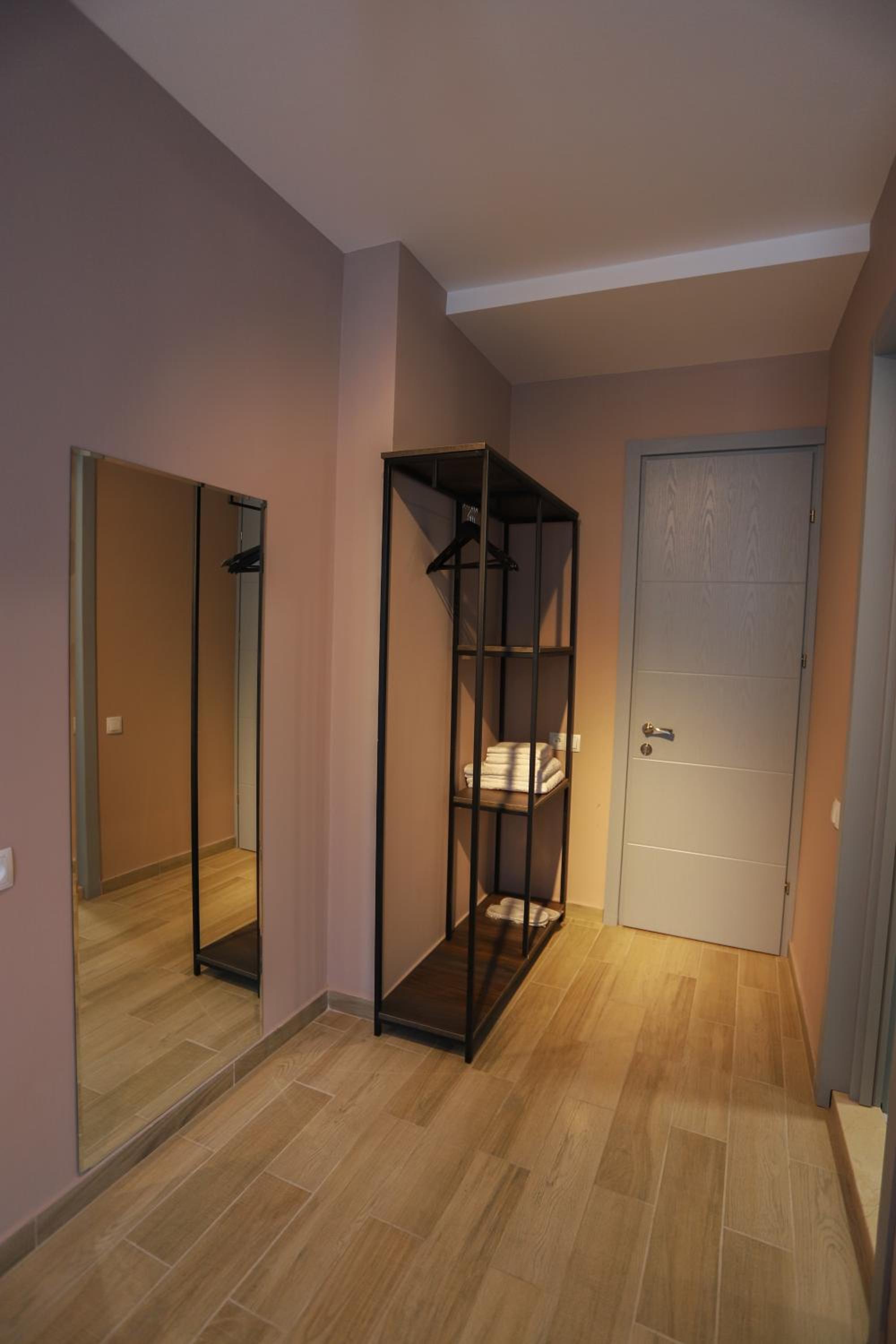 Deluxe Twin Room - Photo 12