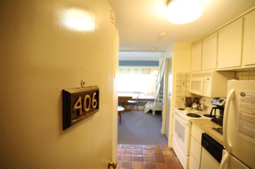 One-Bedroom Condo photo 1