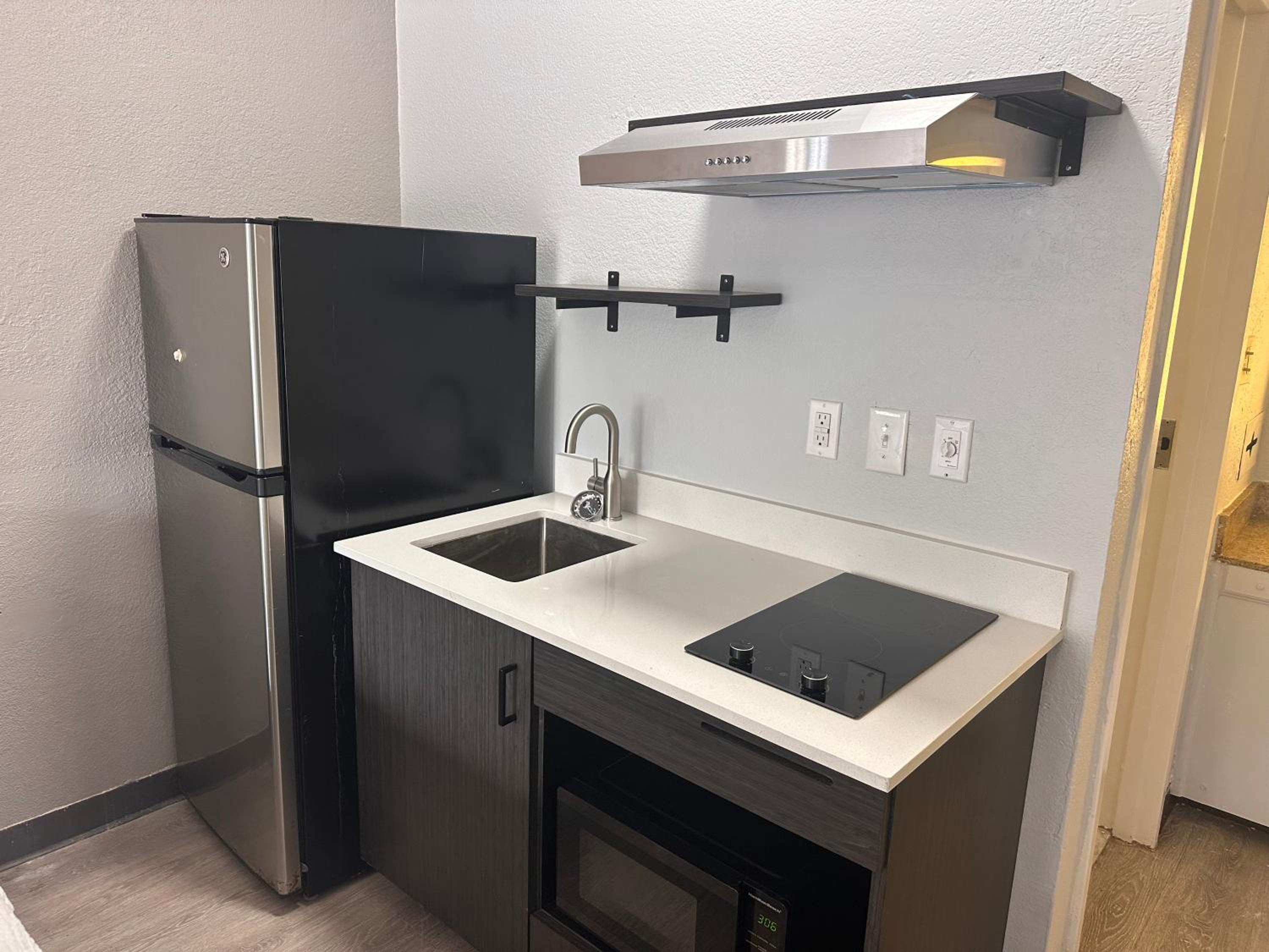 1 Full Bed | ADA/Tub/Non-Smoking/Kitchen