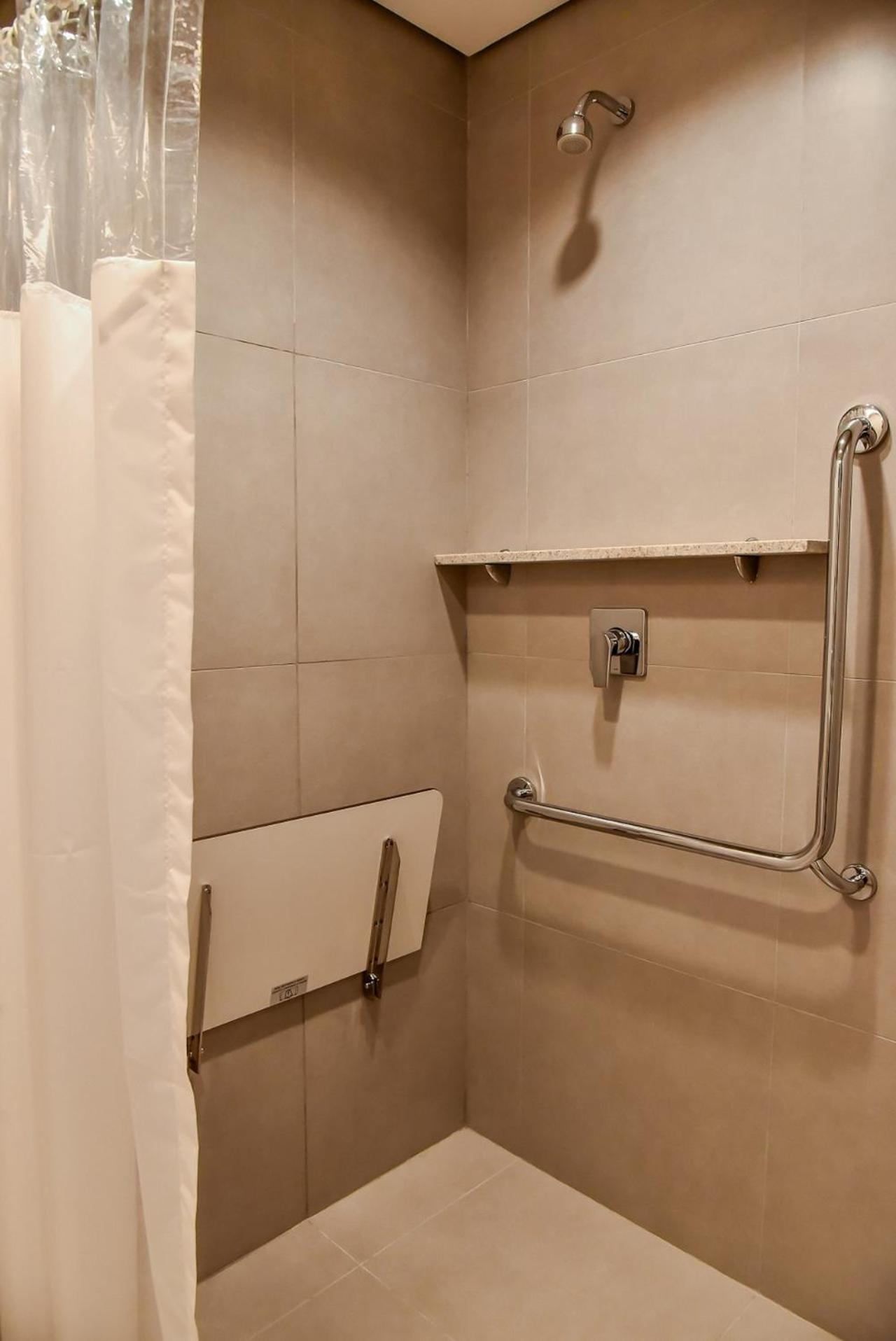 Double Room - Disability Access - Photo 8
