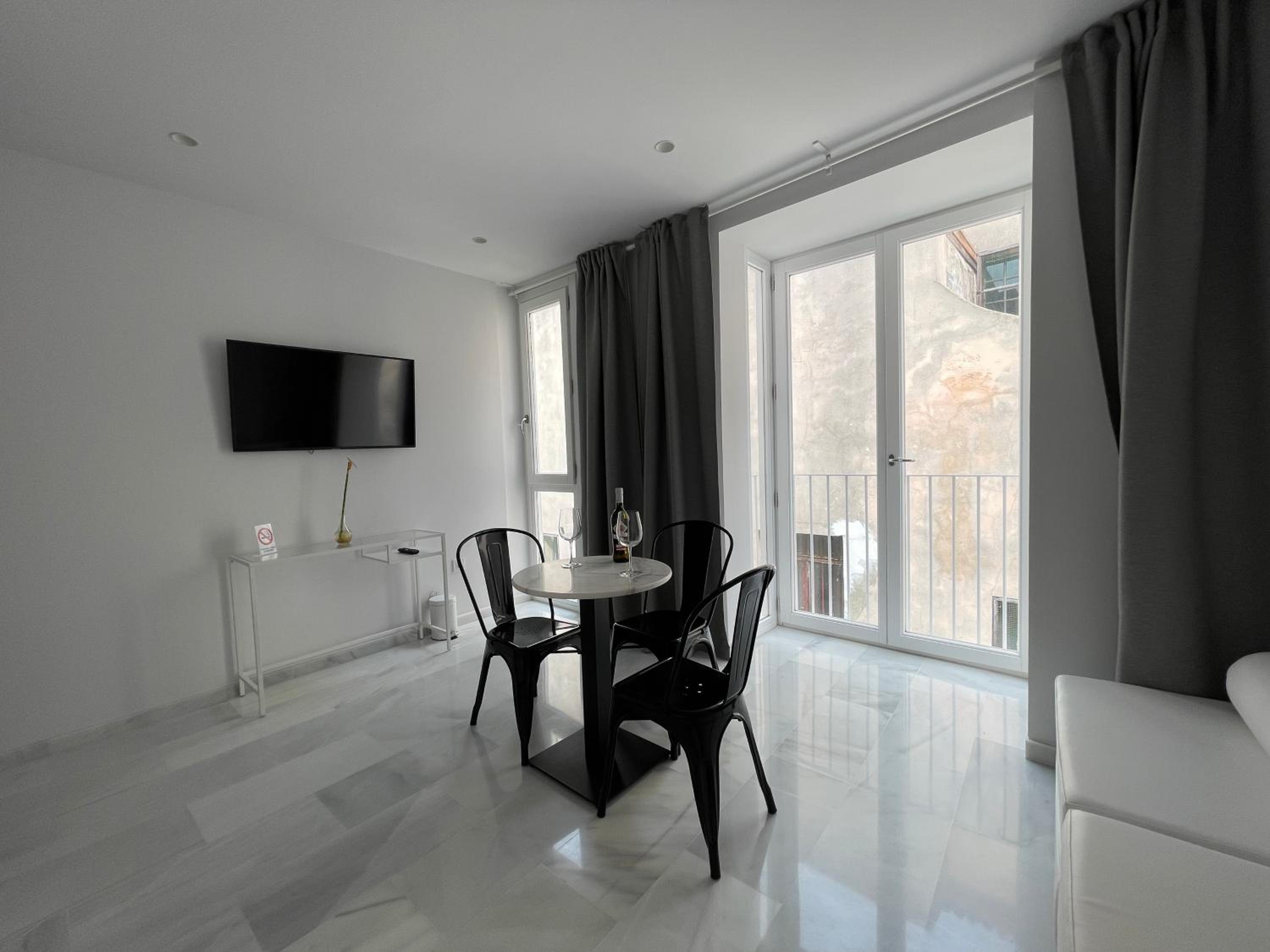 Apartment with Balcony photo 2