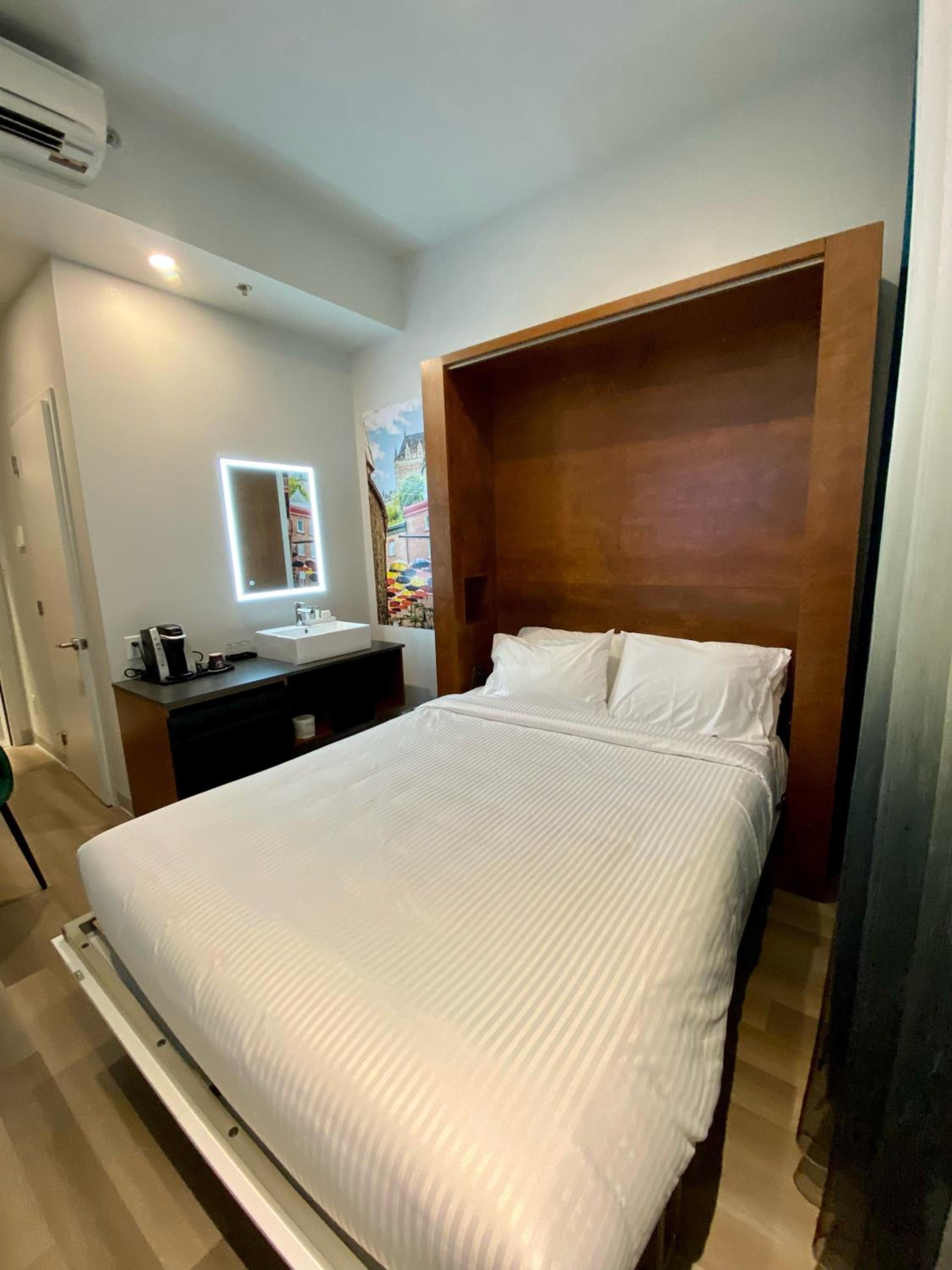Small Double Room thumbnail 5