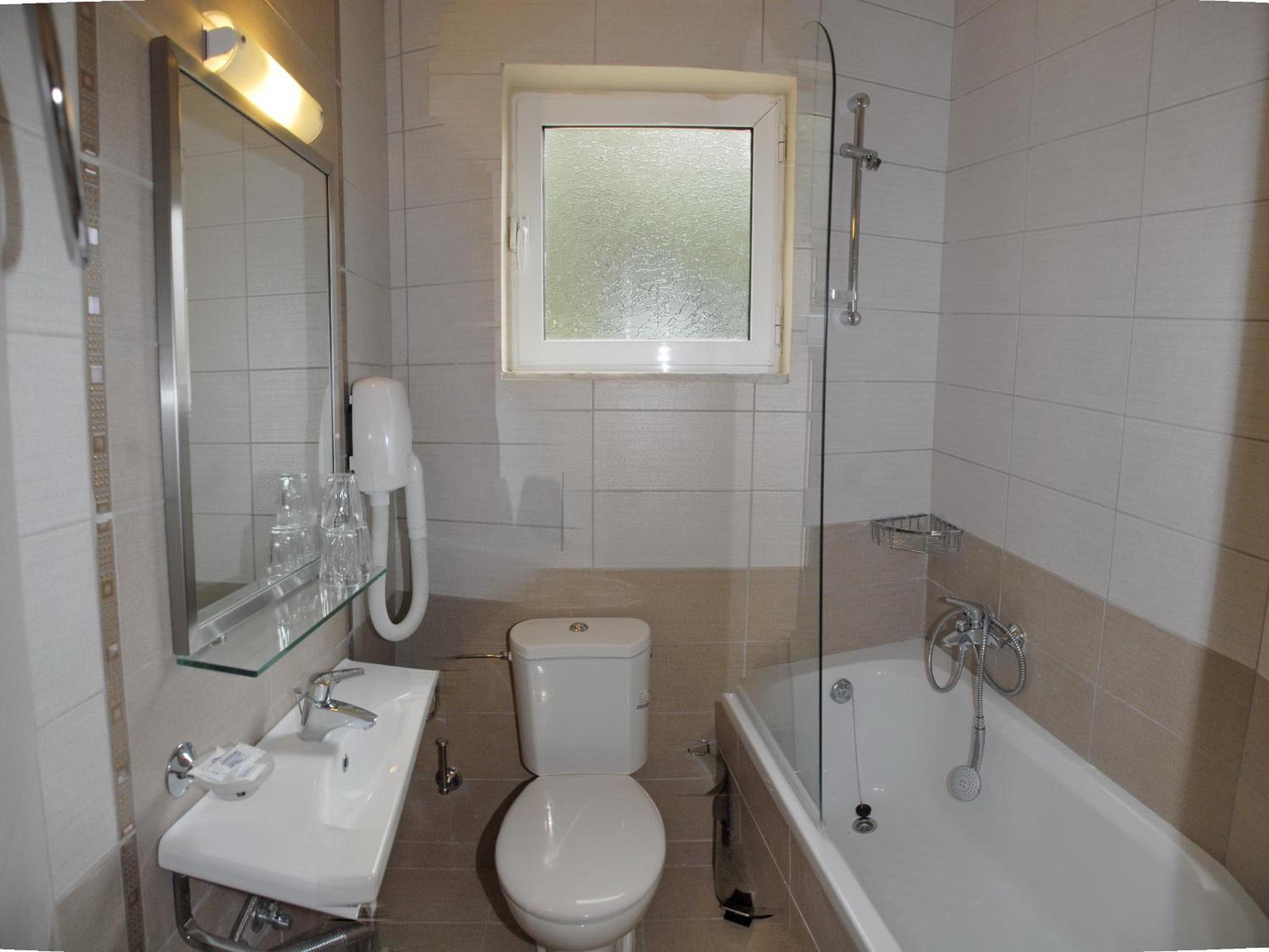 Double or Twin Room with Sea View - Photo 30