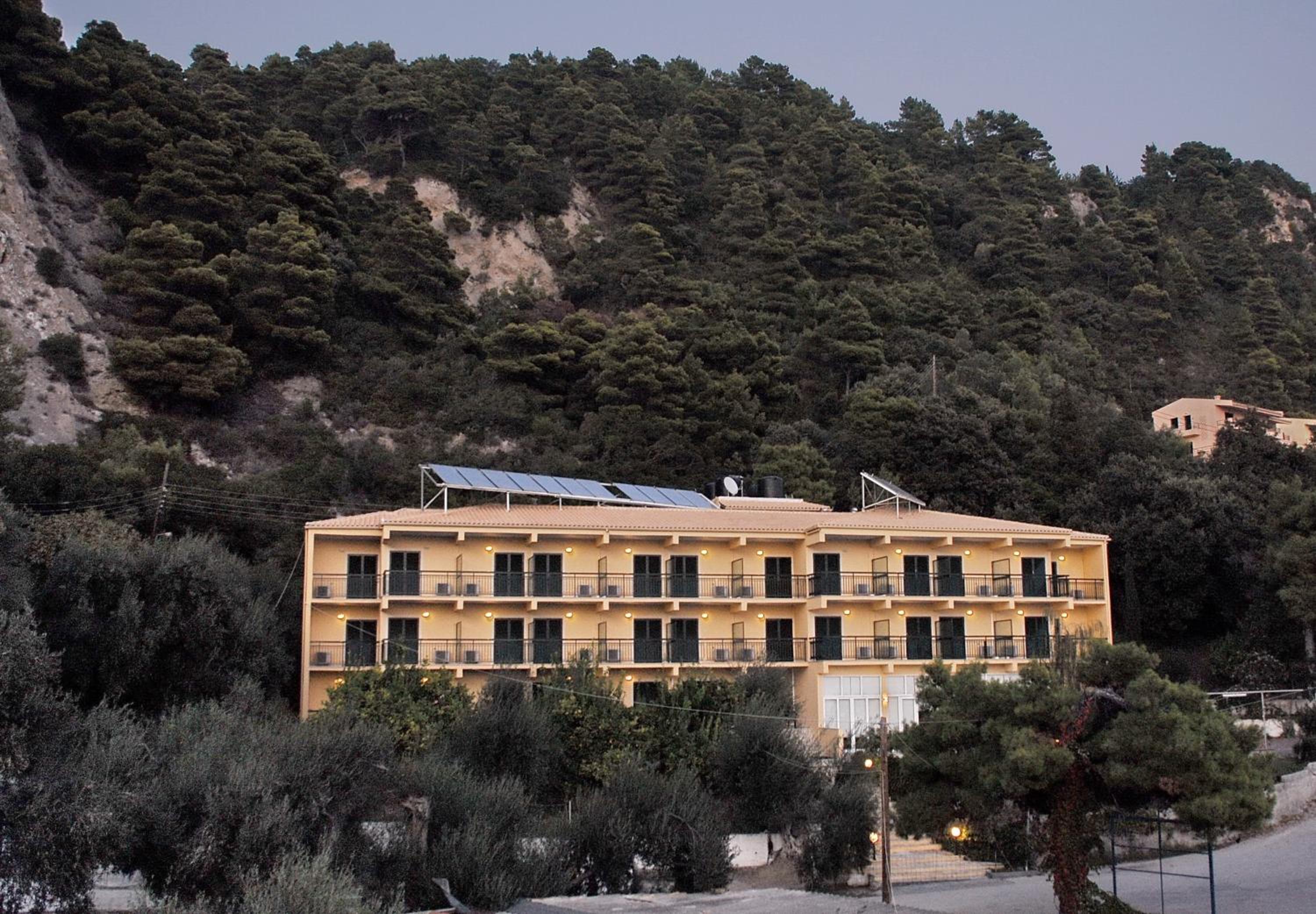 Double or Twin Room with Sea View - Photo 52
