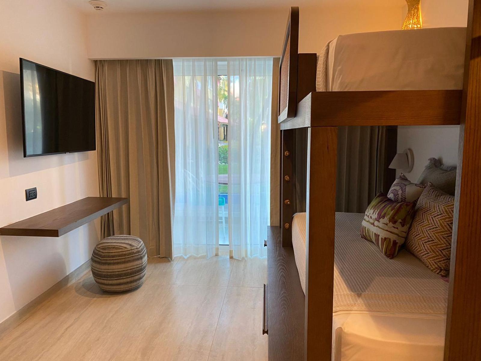 Family Room (2 Adults + 3 Children)