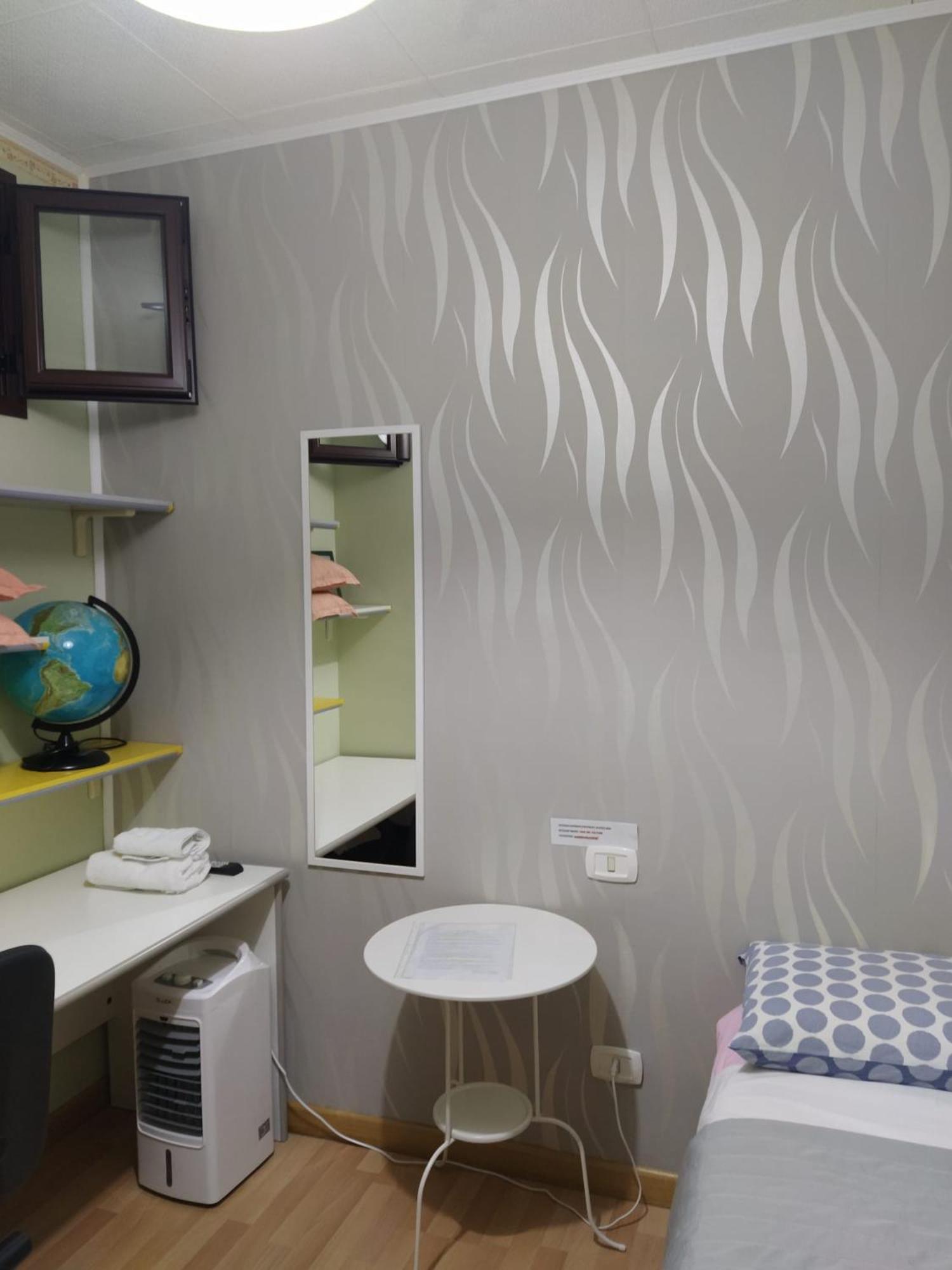 Standard Single Room with Shared Bathroom photo 3