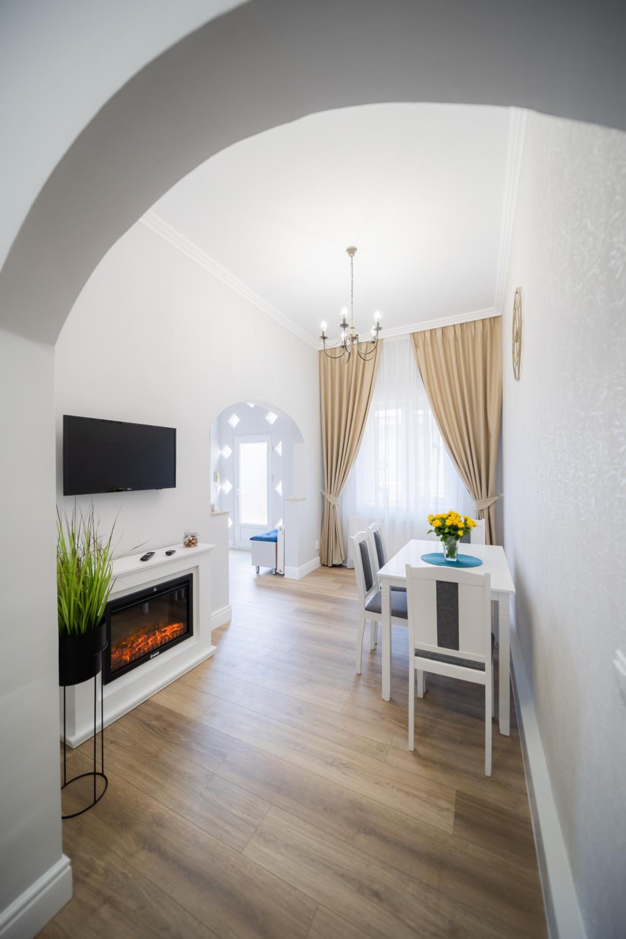 Two-Bedroom Apartment - Photo 16