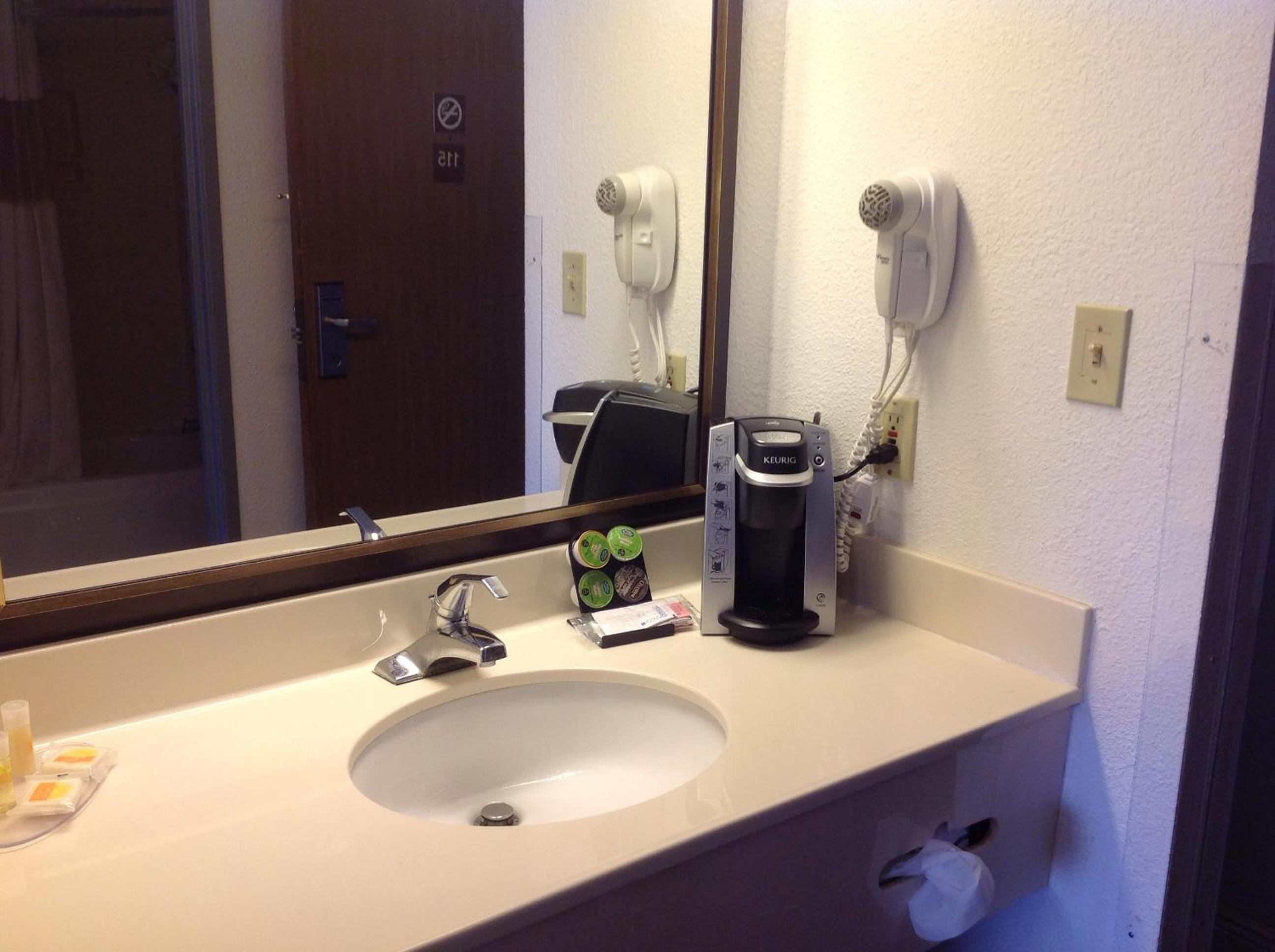 King Room - Non-Smoking - Photo 3
