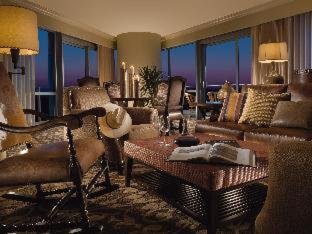 Luxury Suite - 1 King Bed - Photo 1
