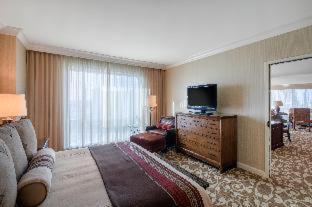 Luxury Suite - 1 King Bed - Photo 5