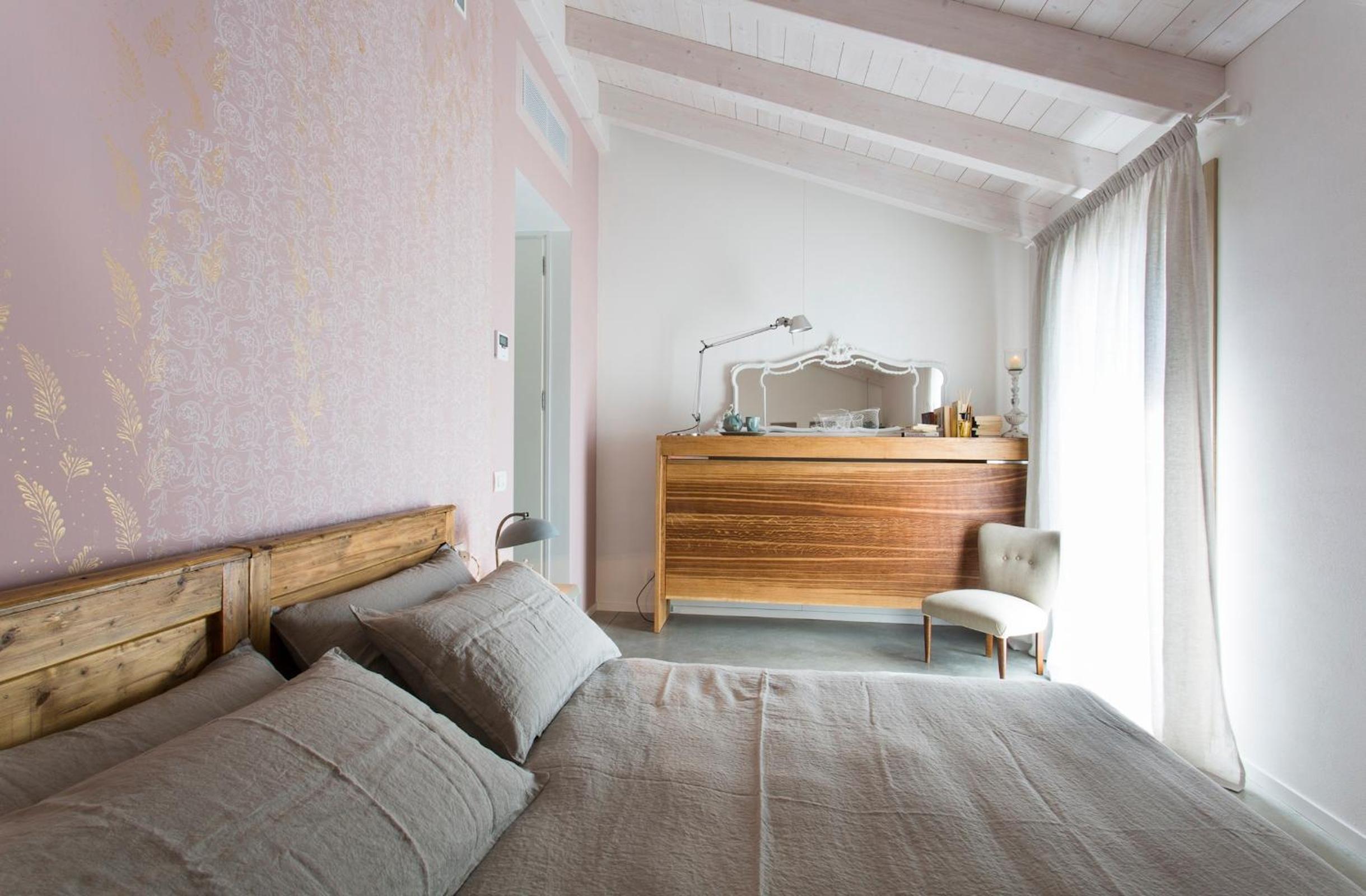 Deluxe Double Room with Extra Bed photo 2