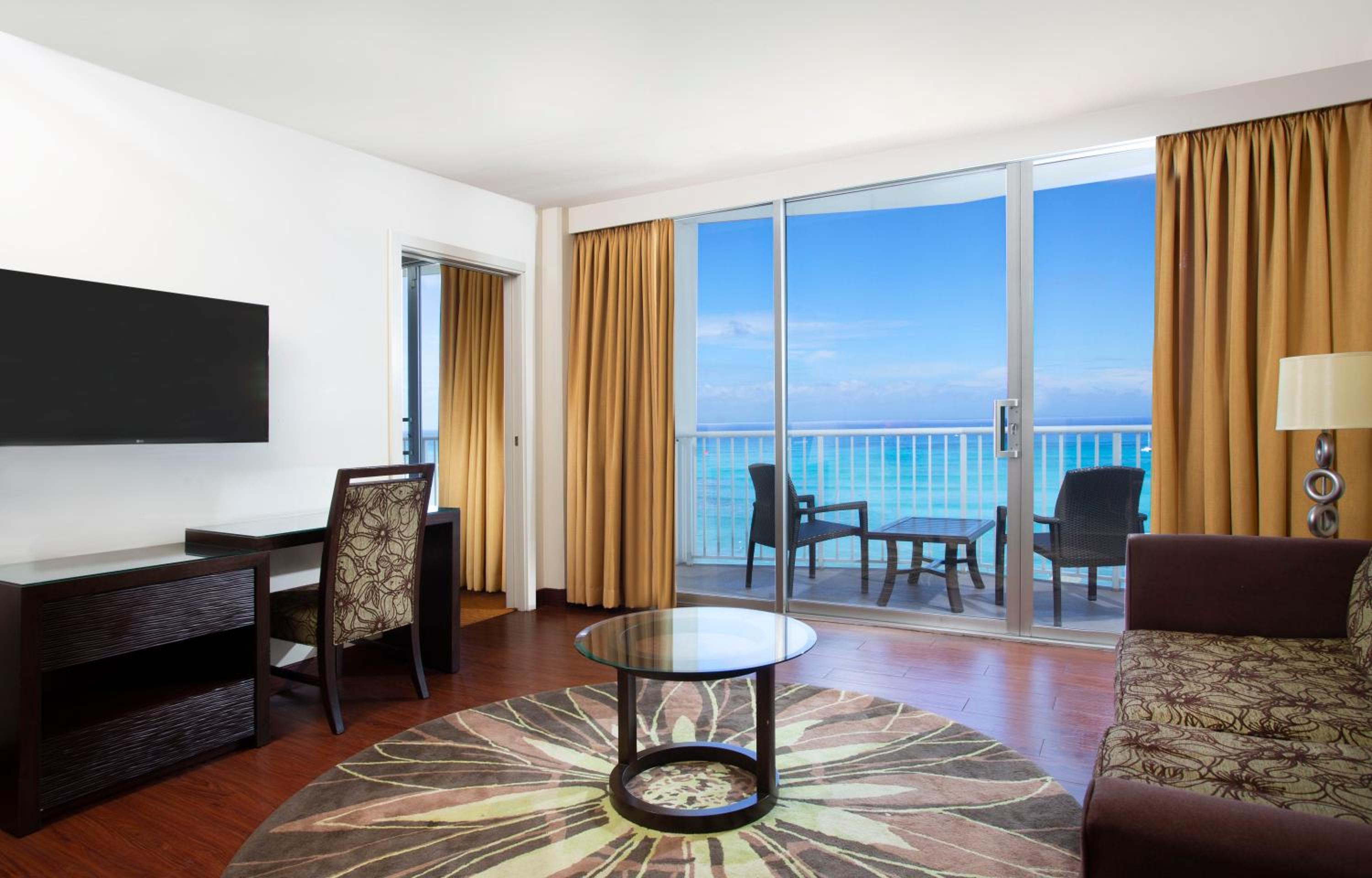 Oceanfront 1-Bedroom Suite - Photo 6