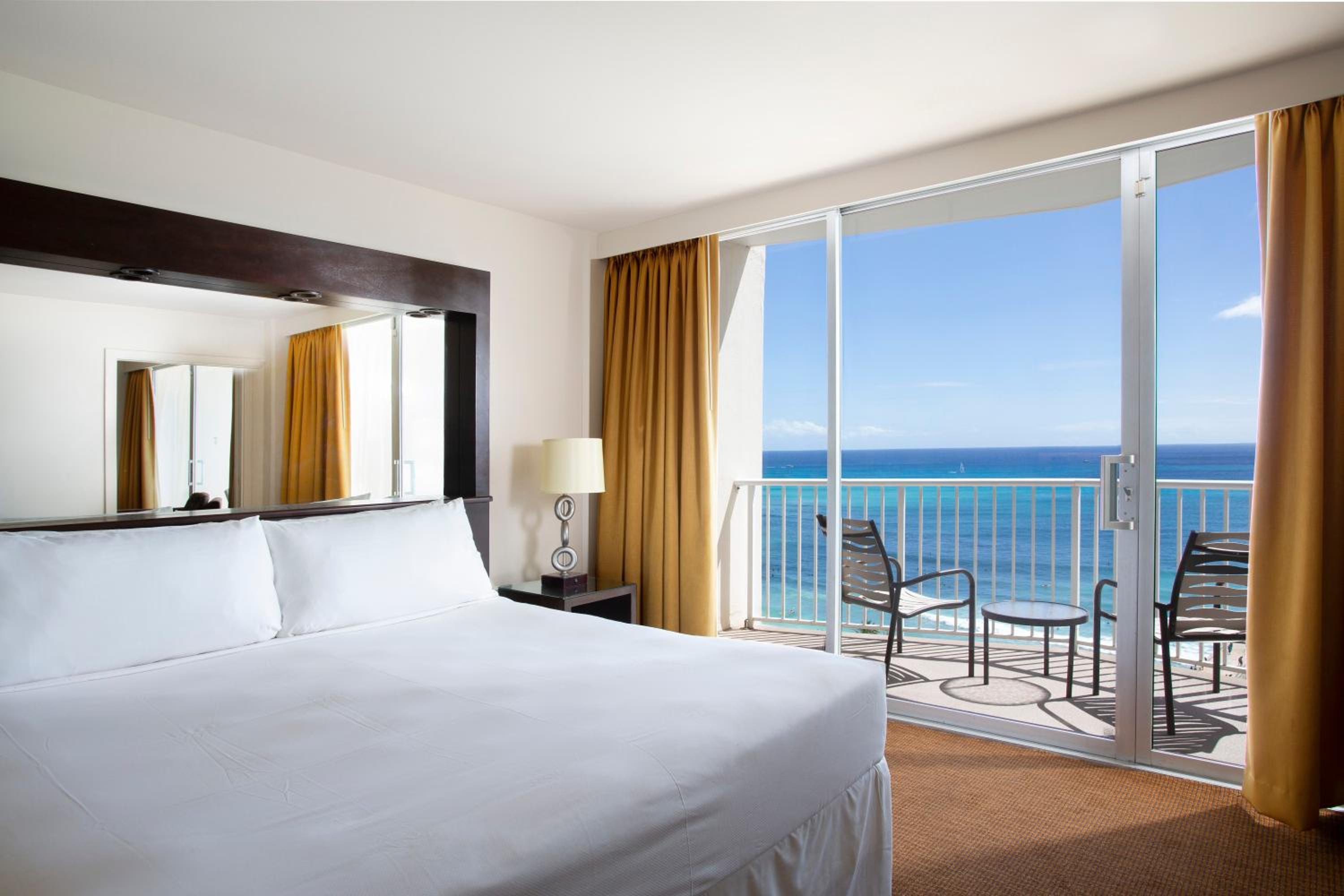 Oceanfront 1-Bedroom Suite - Photo 8