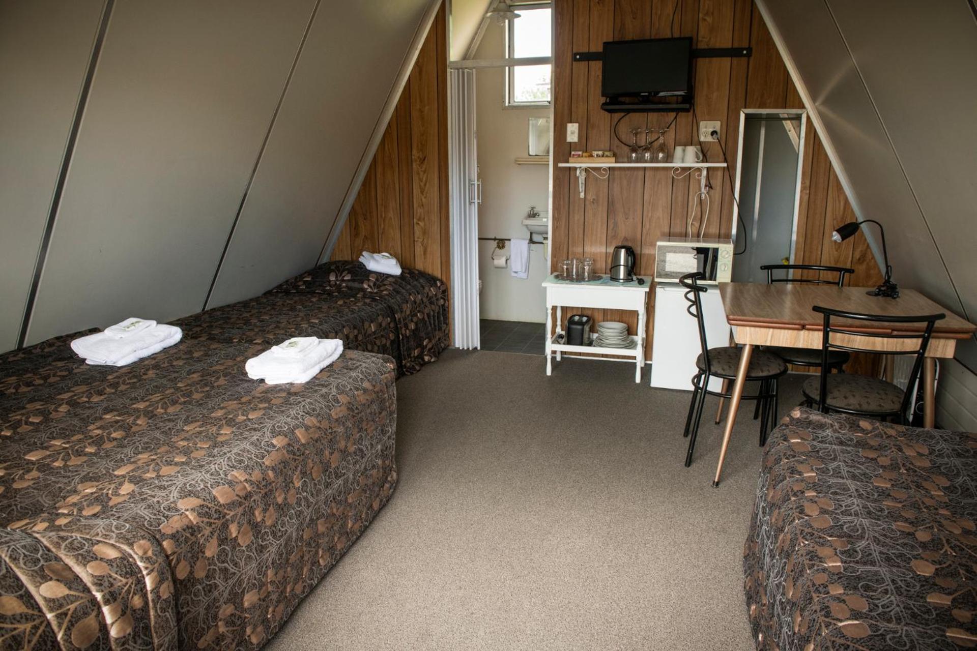 A-frame Cabin with en-suite photo 3