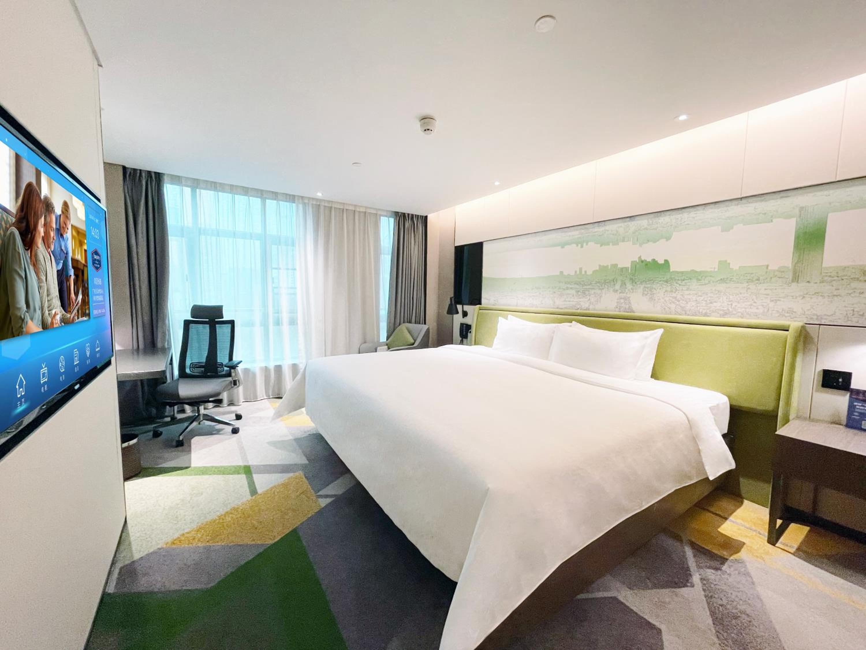 Deluxe Queen Room - Photo 1