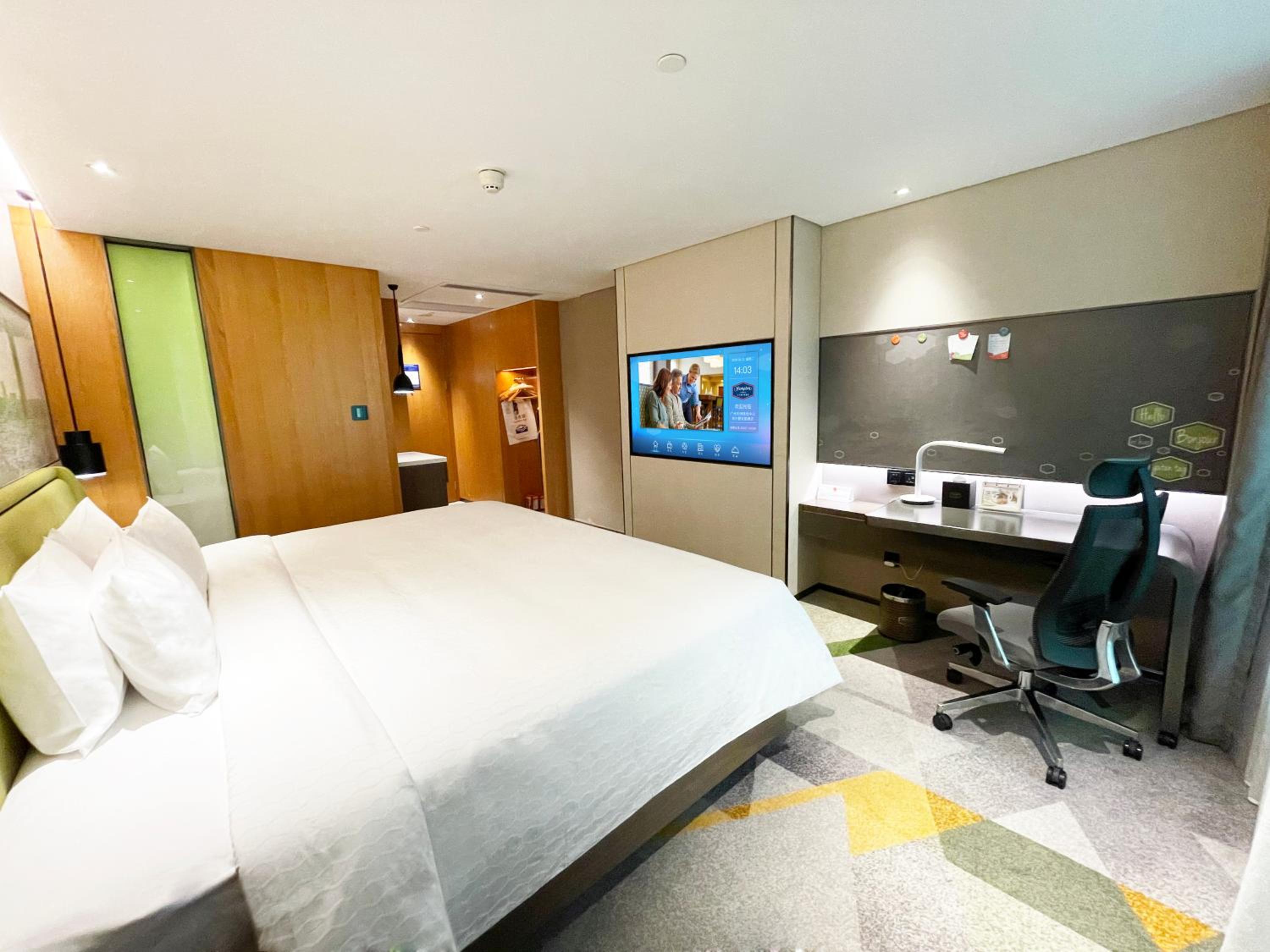 Deluxe Queen Room - Photo 2
