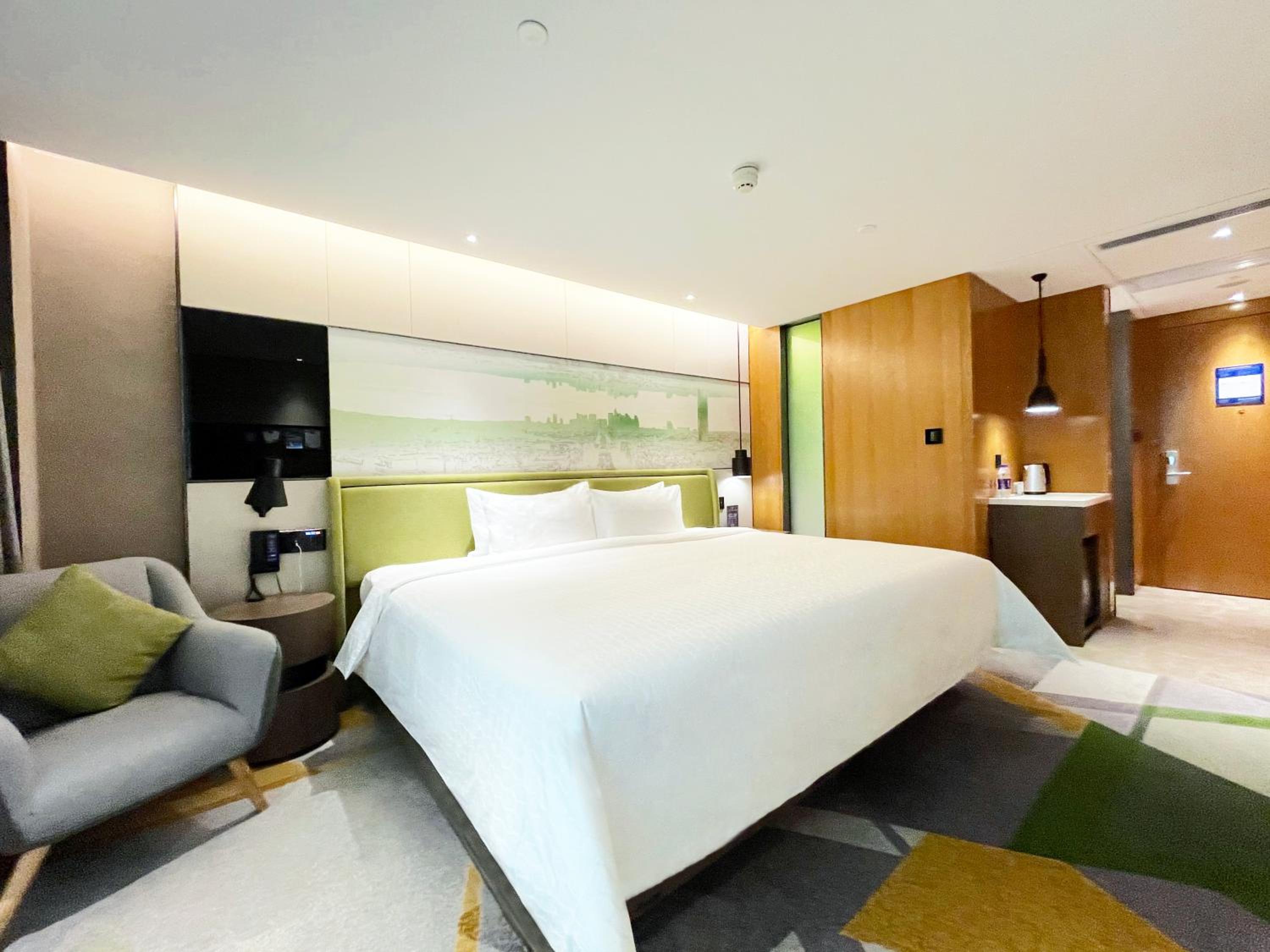 Deluxe Queen Room - Photo 3