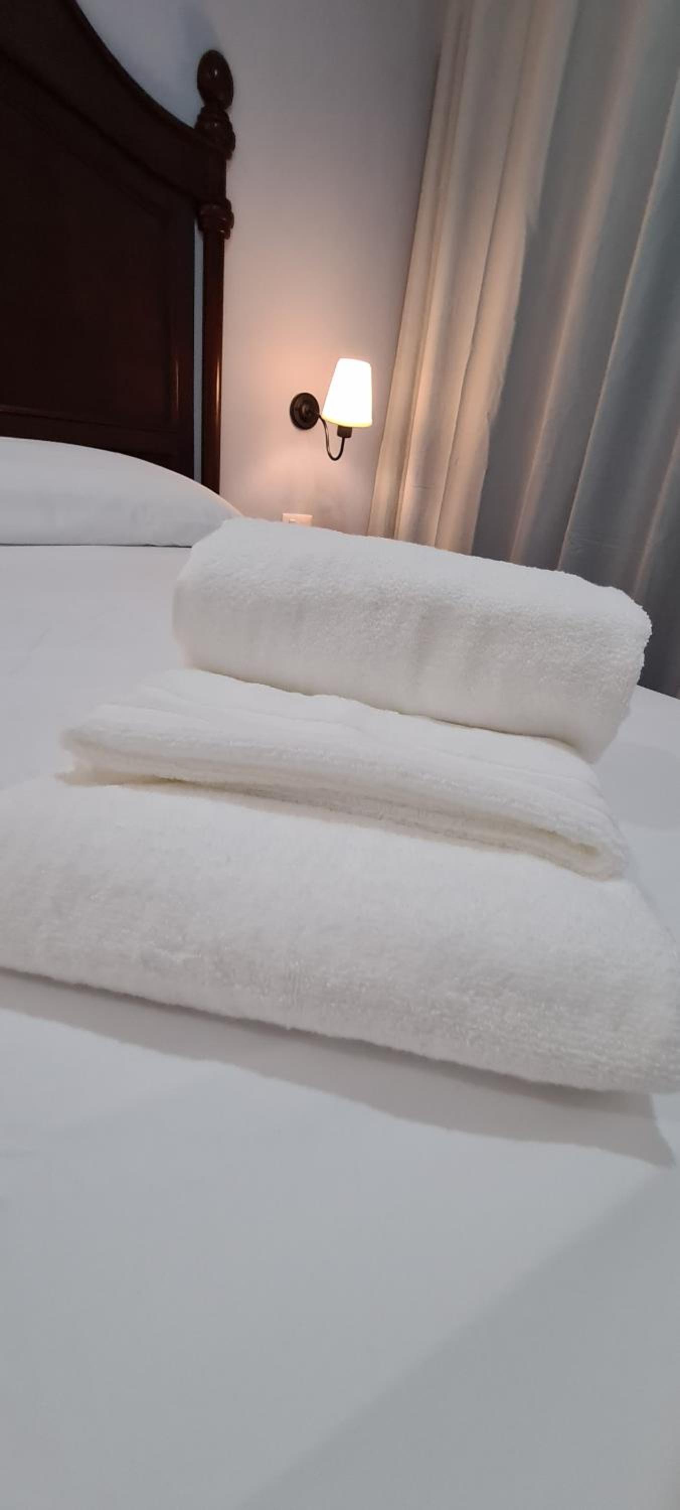 Deluxe Room (2 Adults + 1 Child) - Photo 12