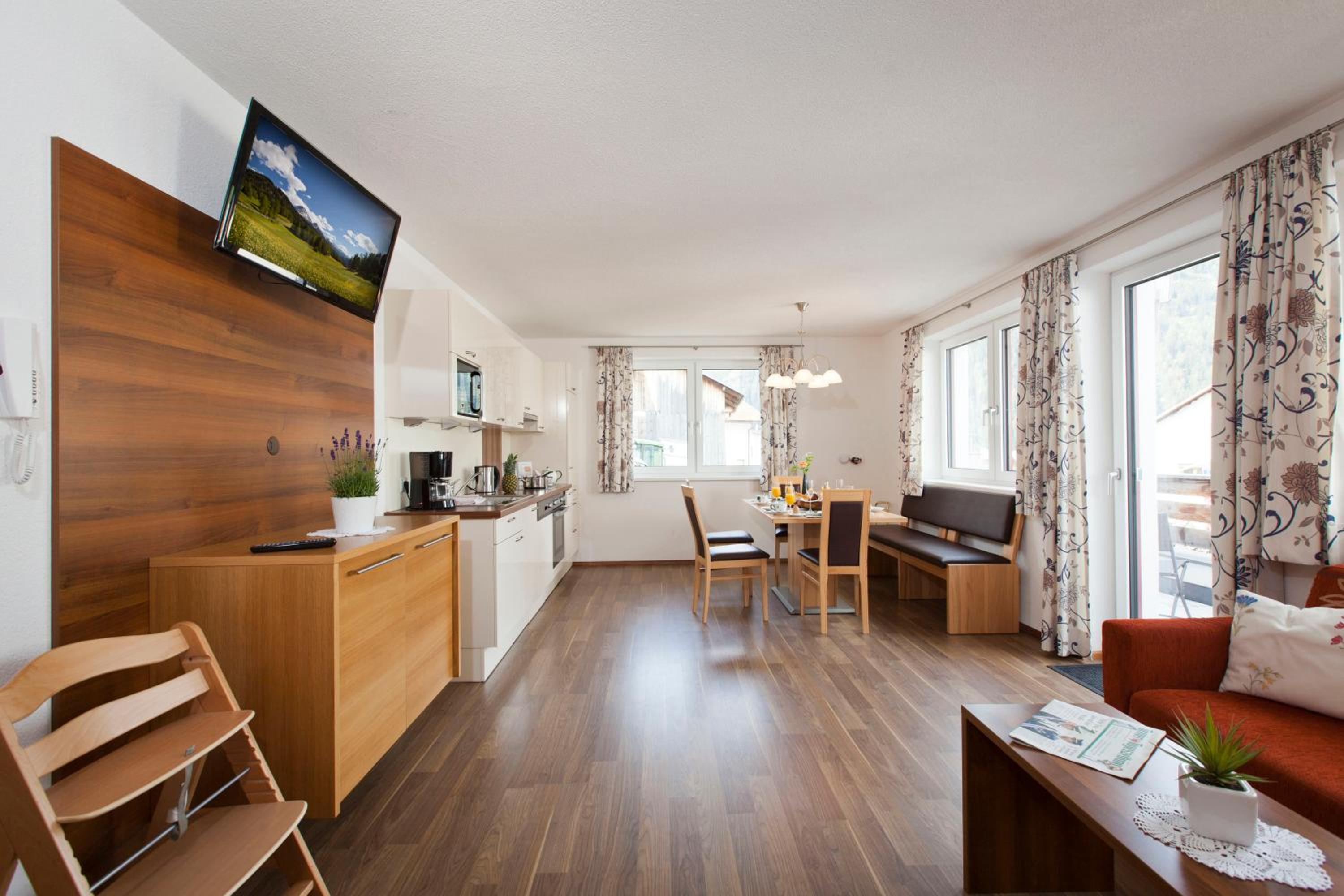 Three-Bedroom Apartment photo 1