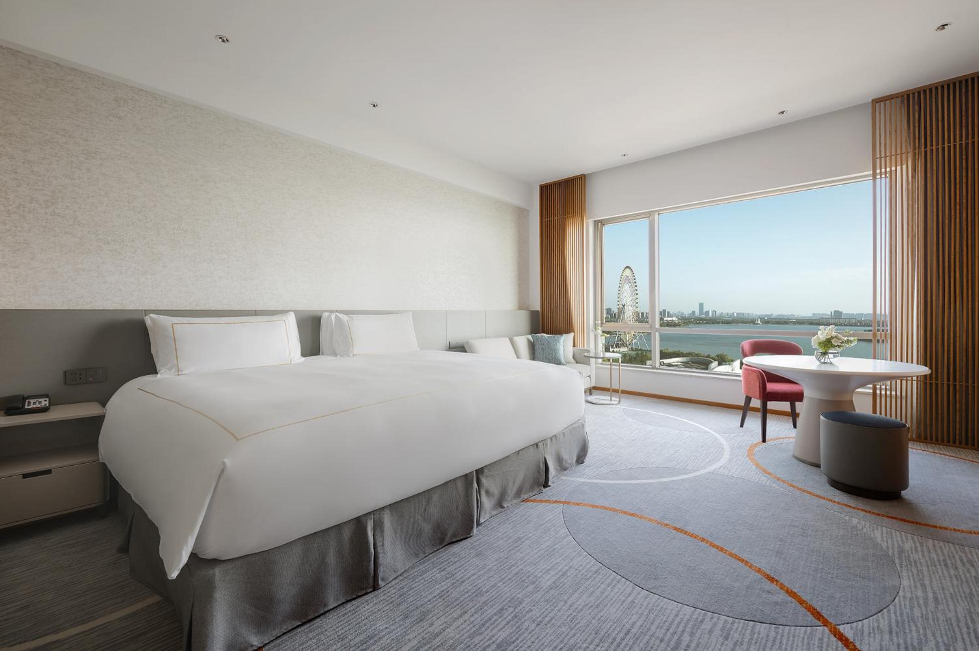 Premium King Room with View - Photo 1