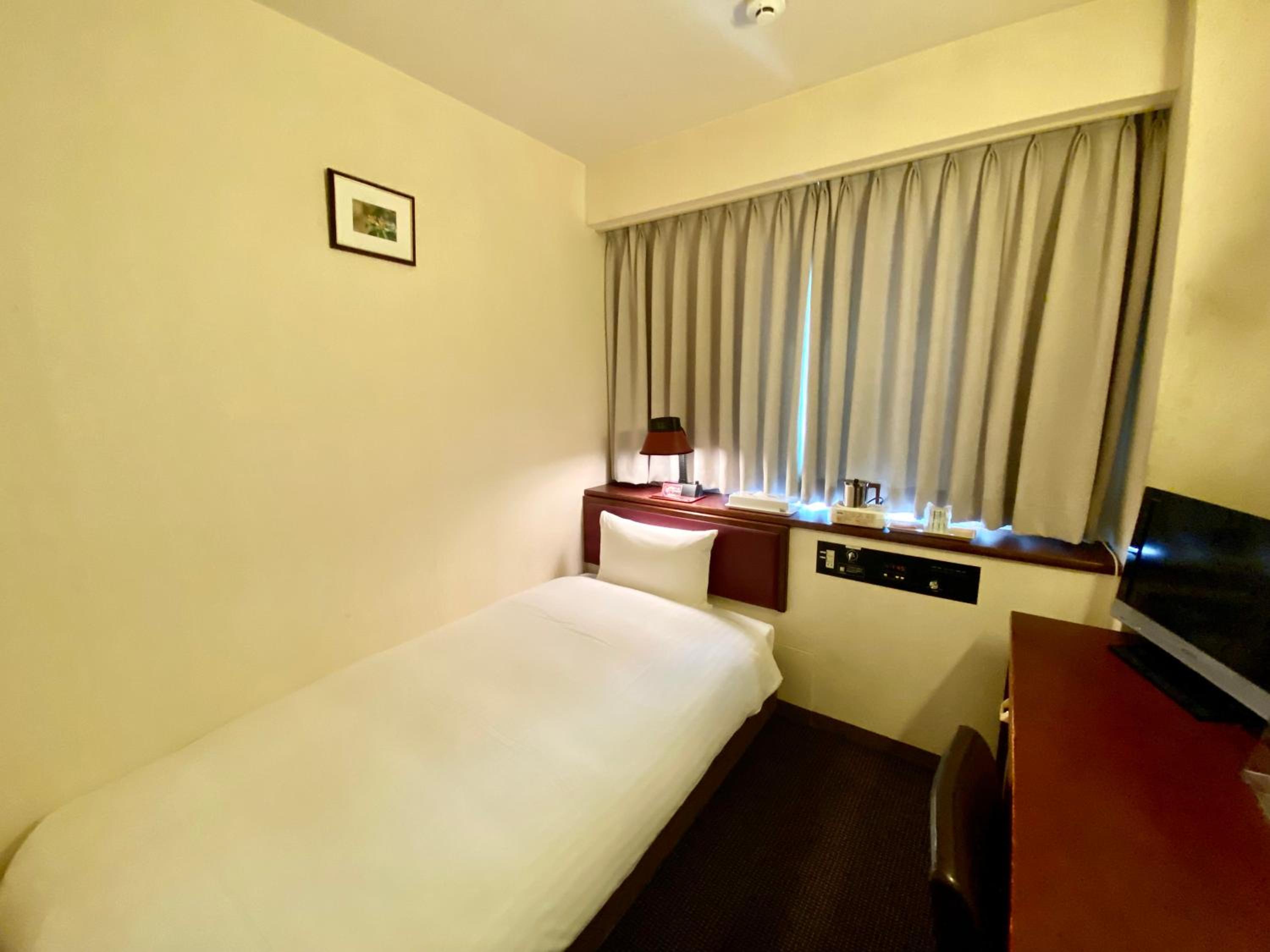 Single Room B - Smoking photo 1